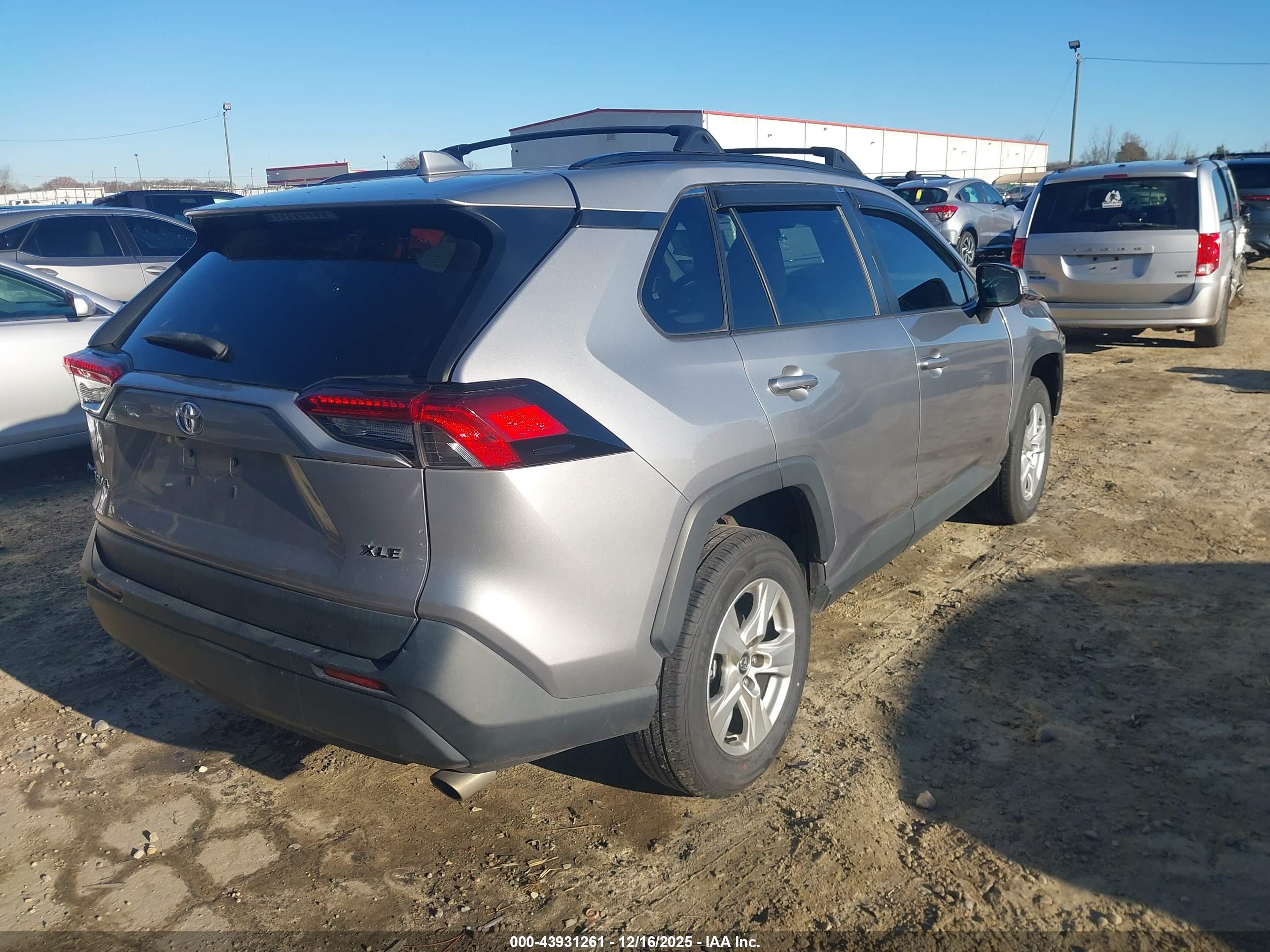 TOYOTA RAV4 image 4