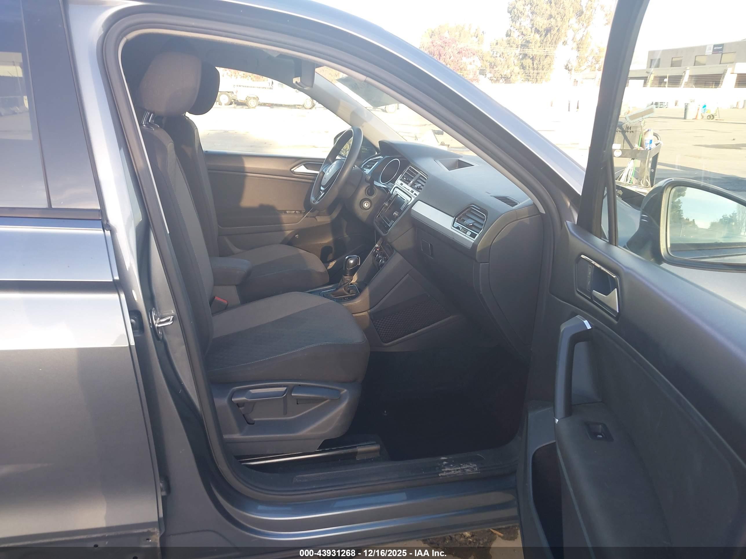 VOLKSWAGEN TIGUAN image 5