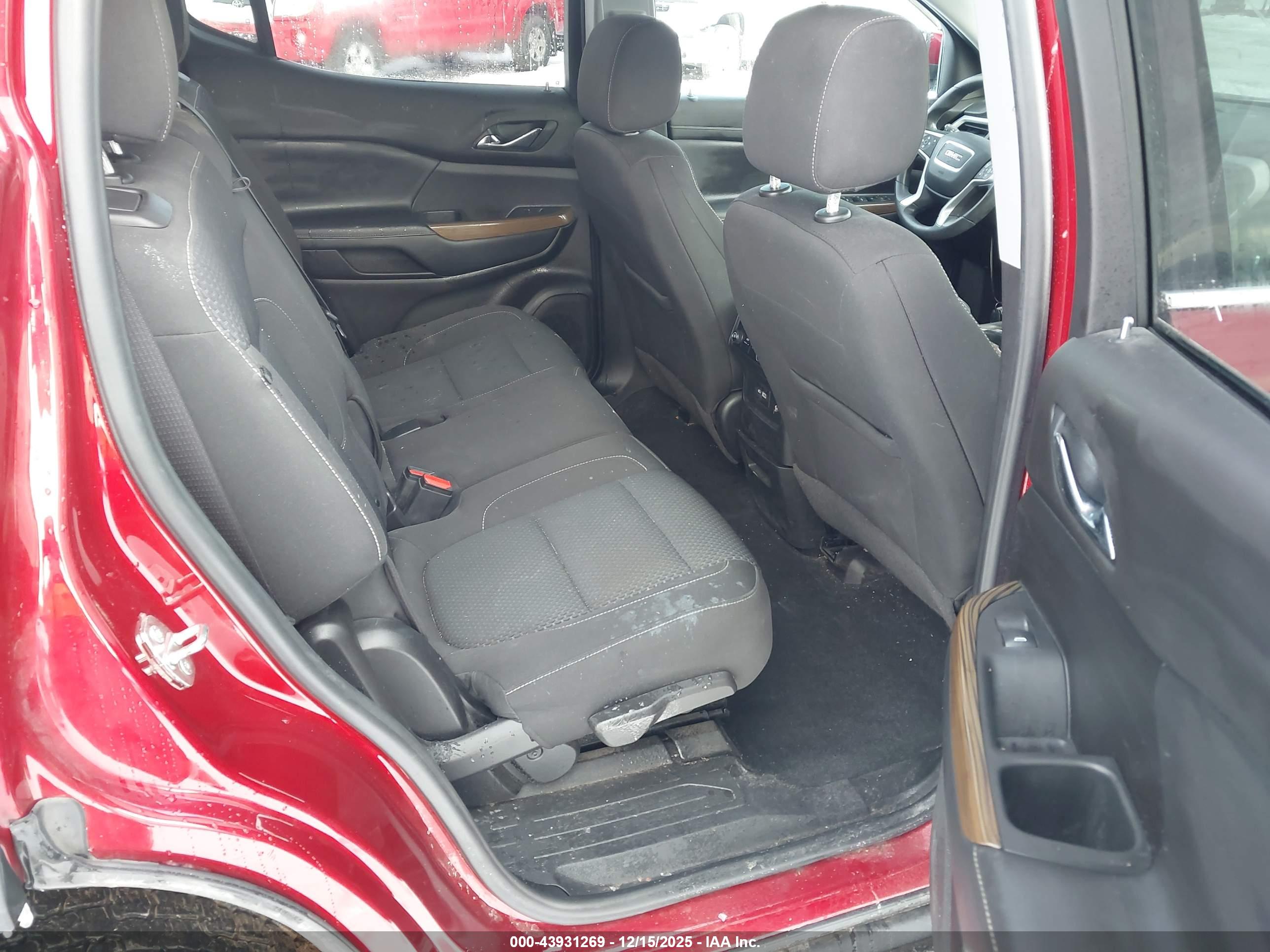 GMC ACADIA image 8