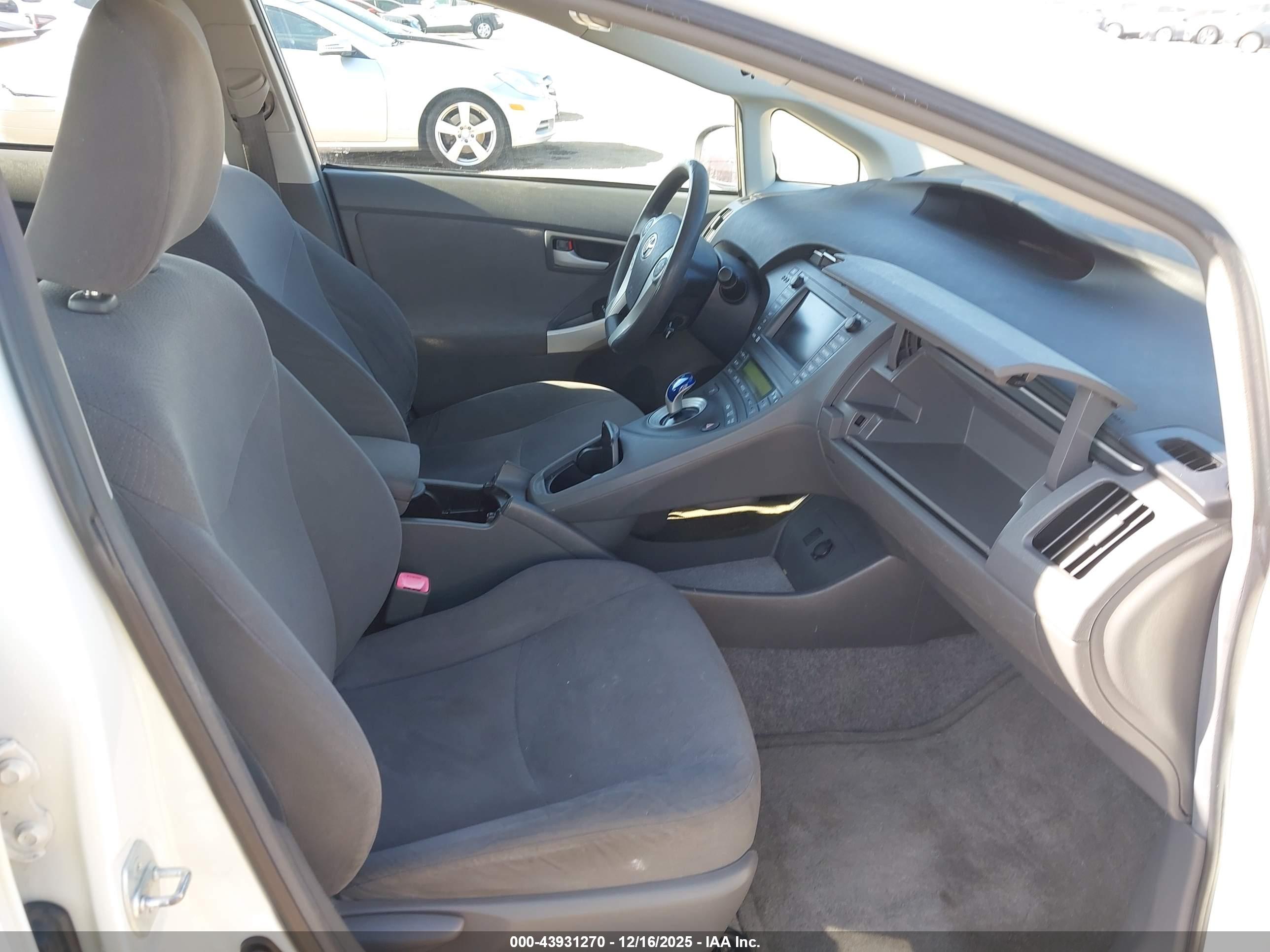 TOYOTA PRIUS image 5