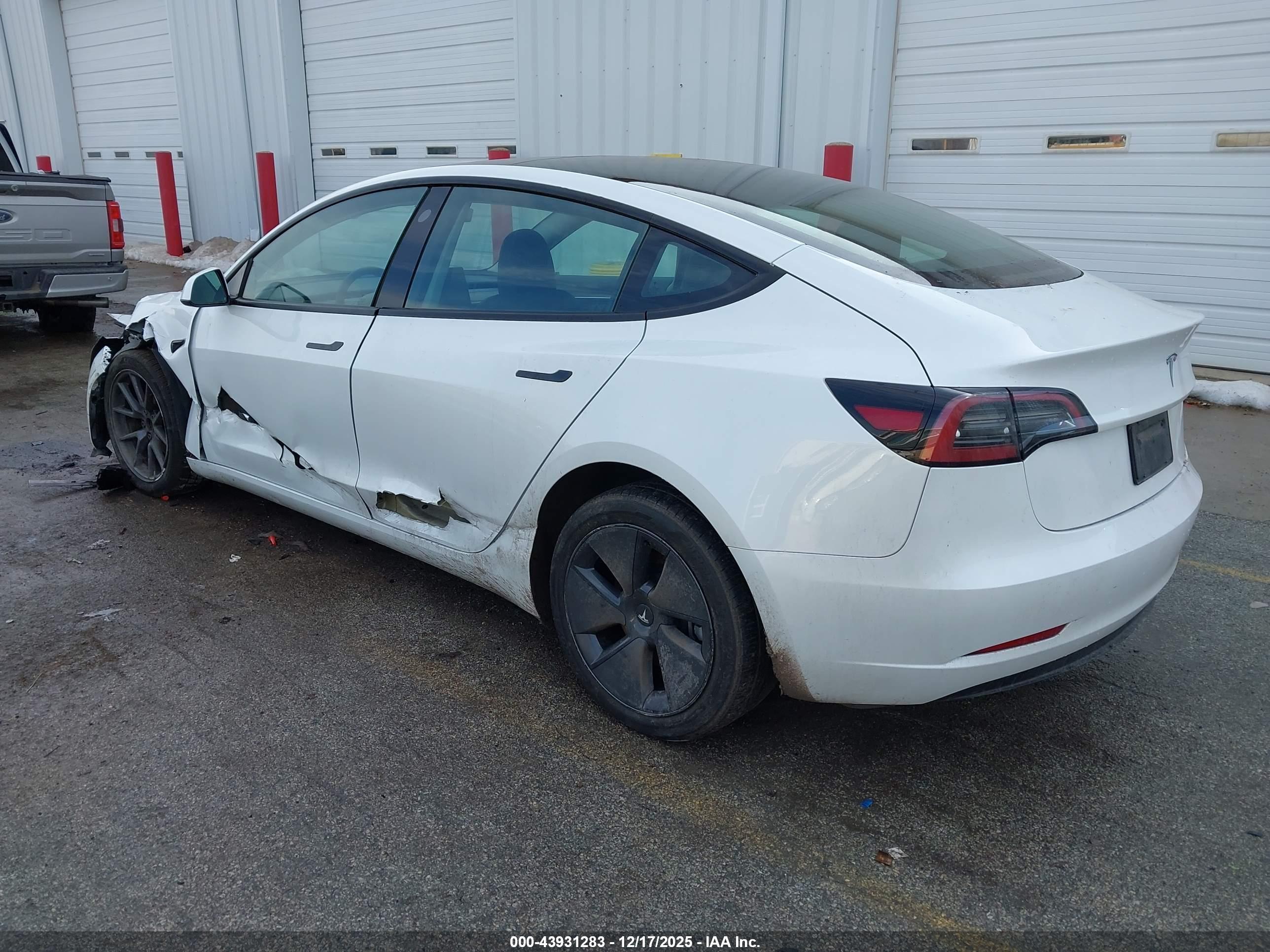 TESLA MODEL image 3