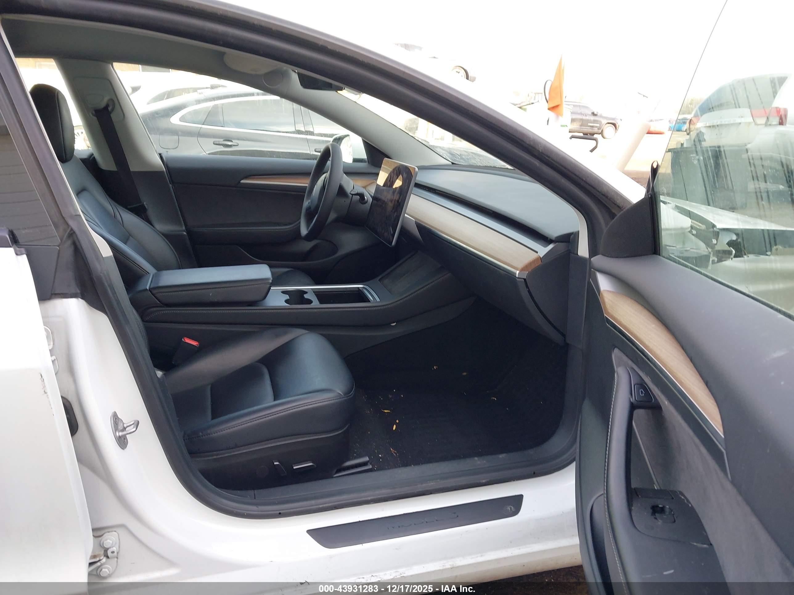 TESLA MODEL image 5
