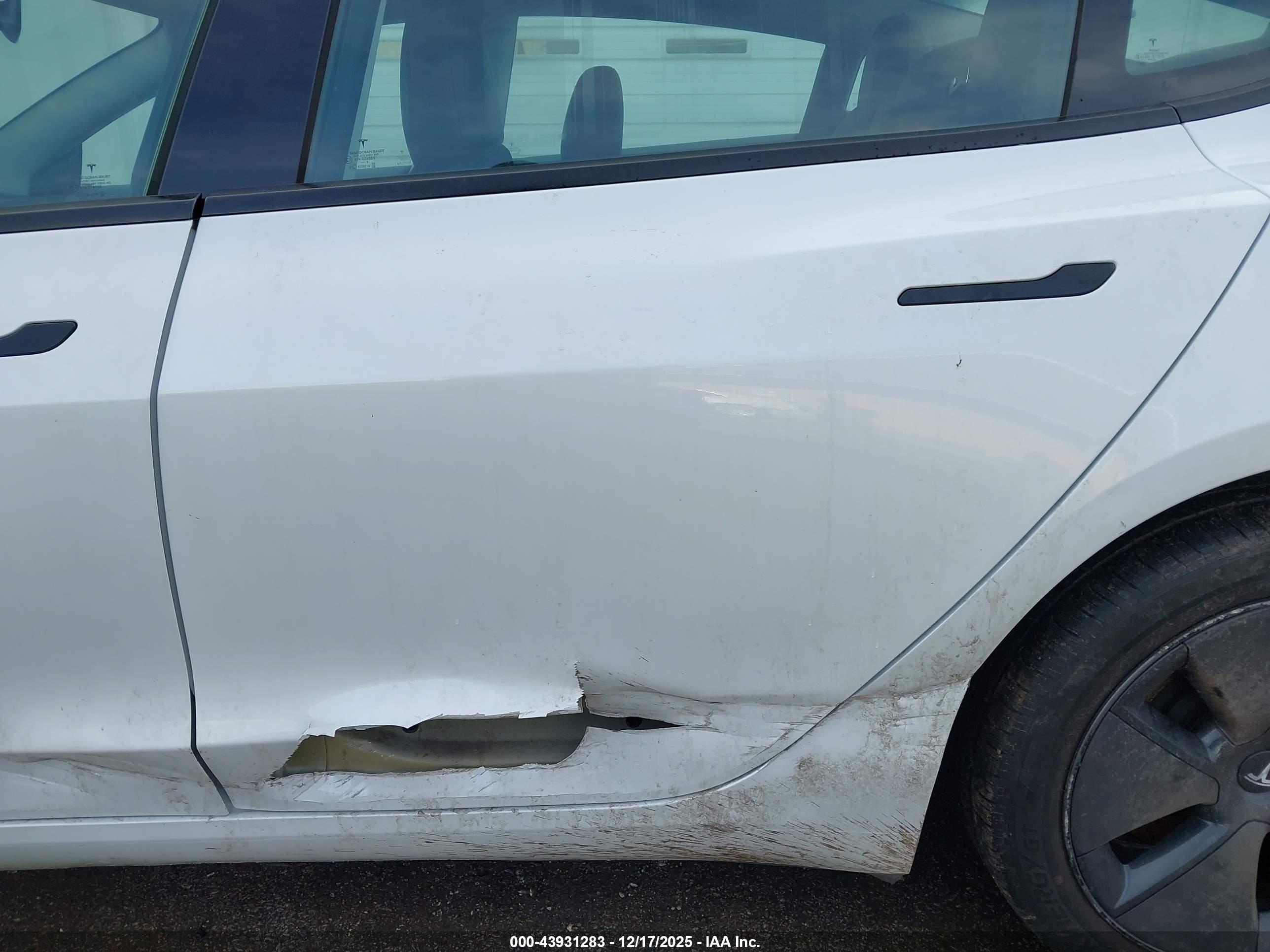 TESLA MODEL image 6
