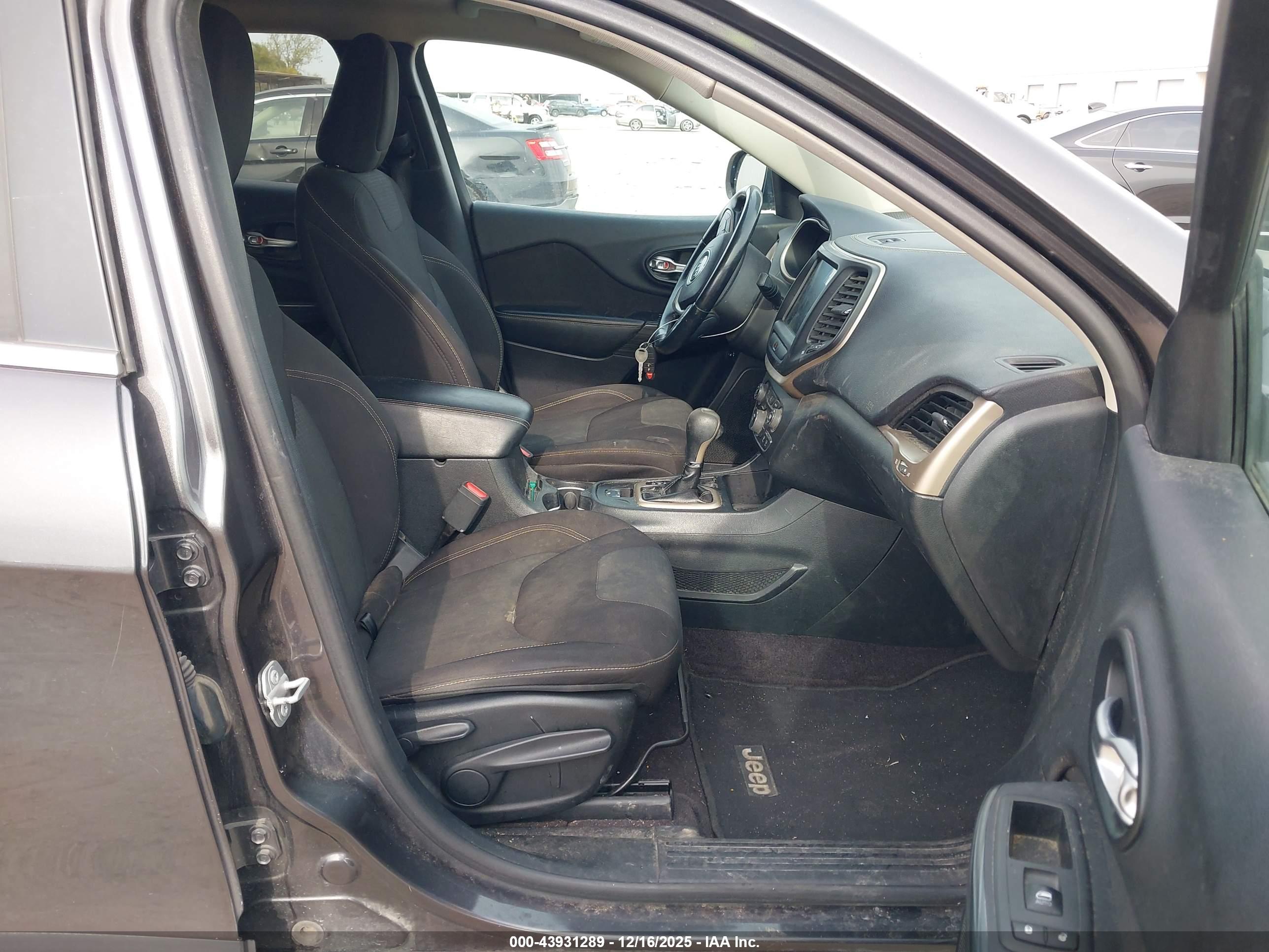 JEEP CHEROKEE image 5