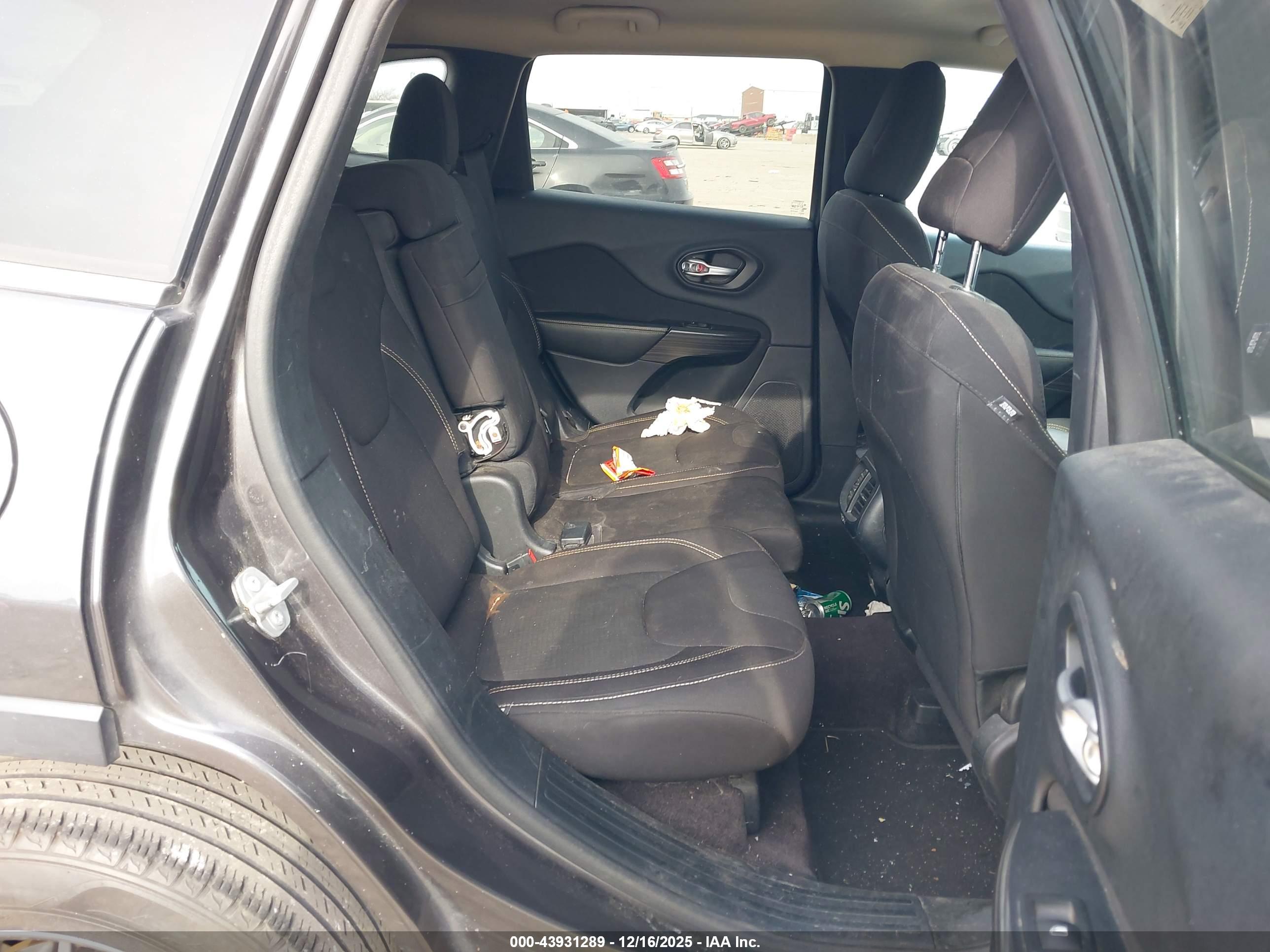 JEEP CHEROKEE image 8