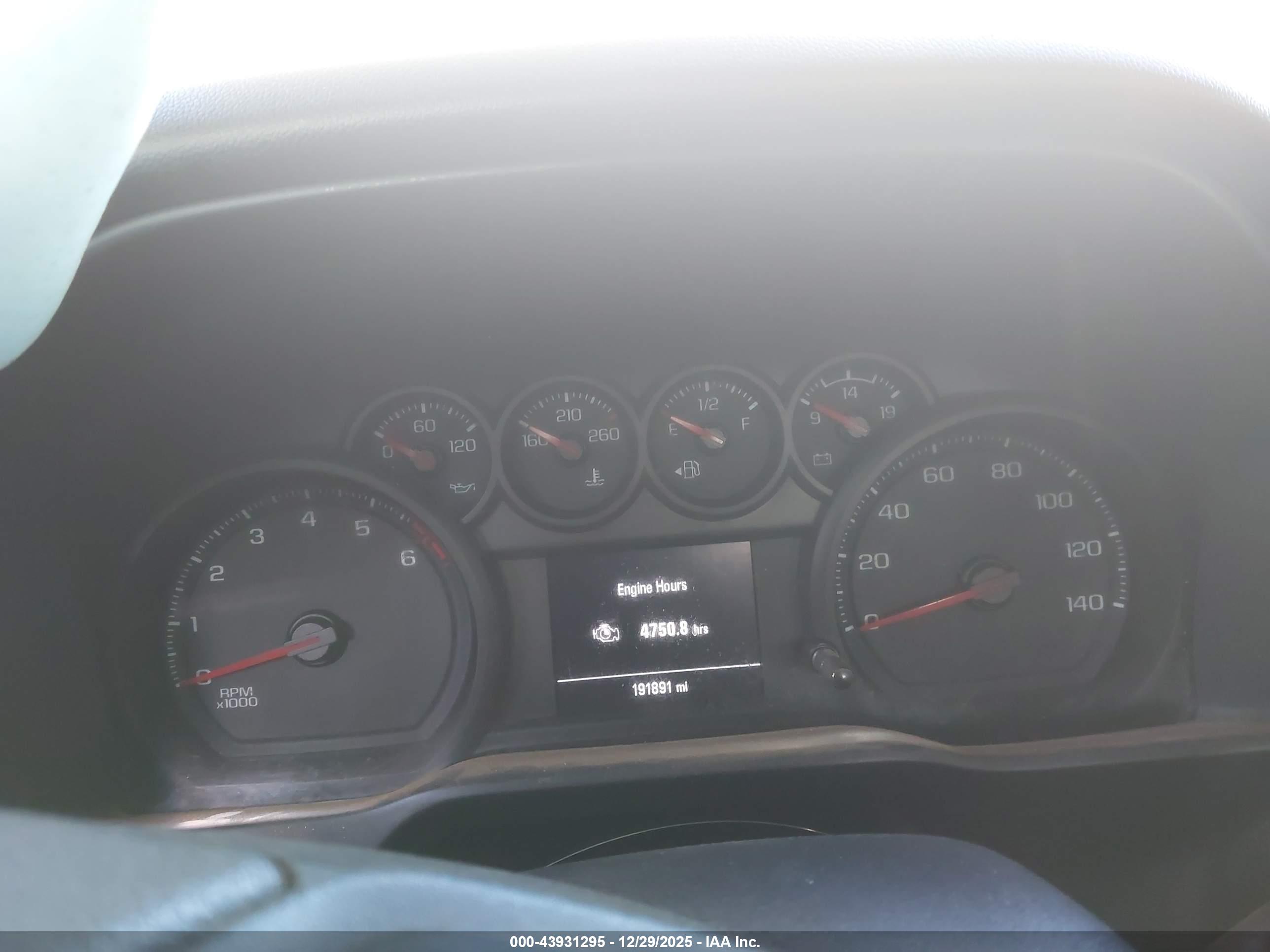 CHEVROLET SILVERADO image 7