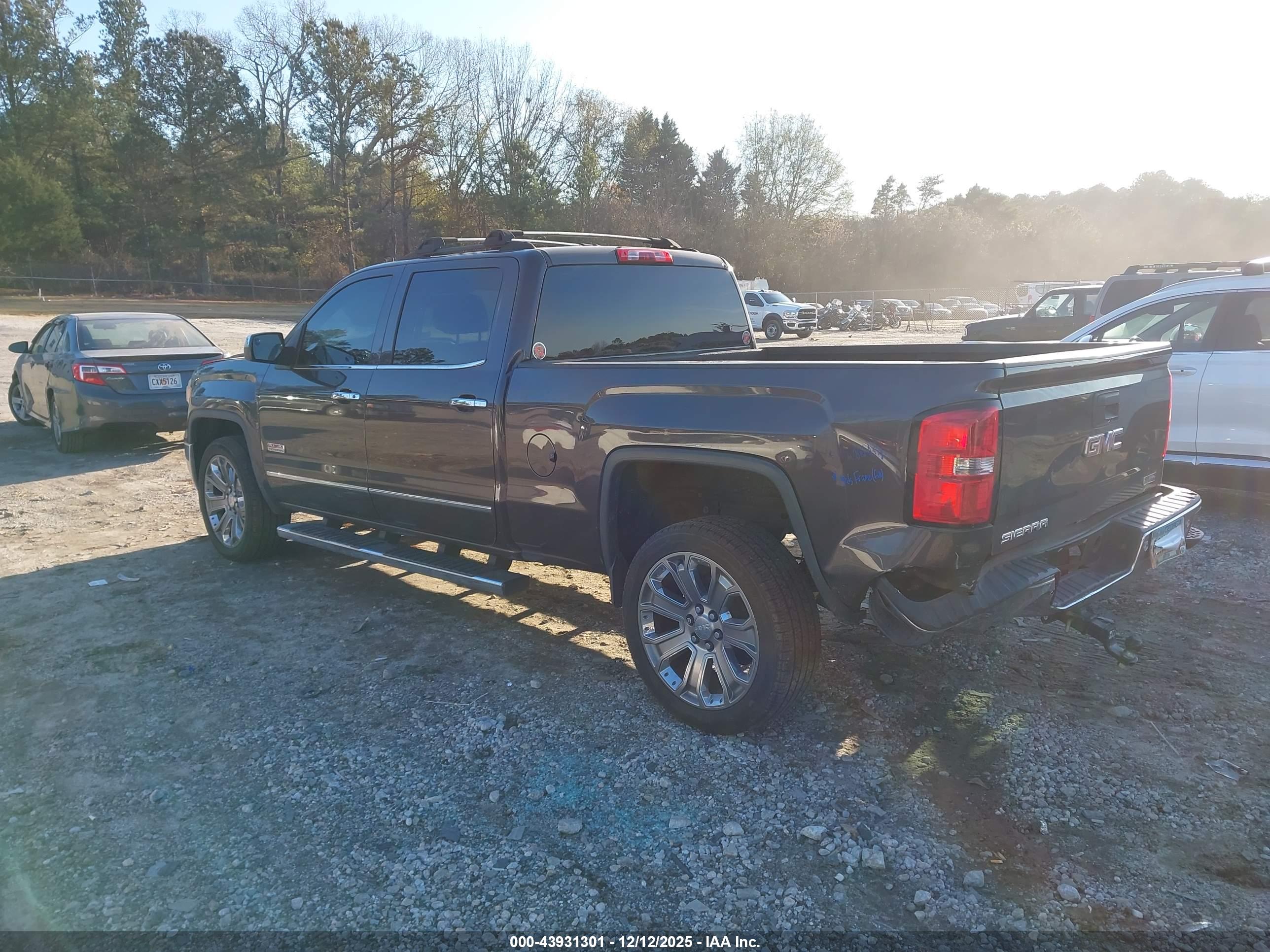 GMC SIERRA image 3