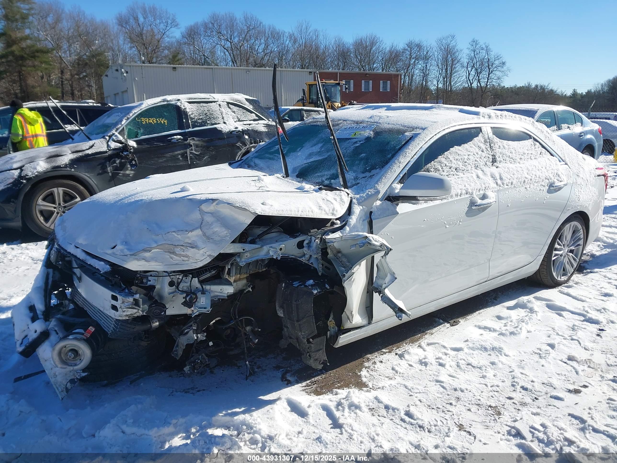 CADILLAC CT4 image 2