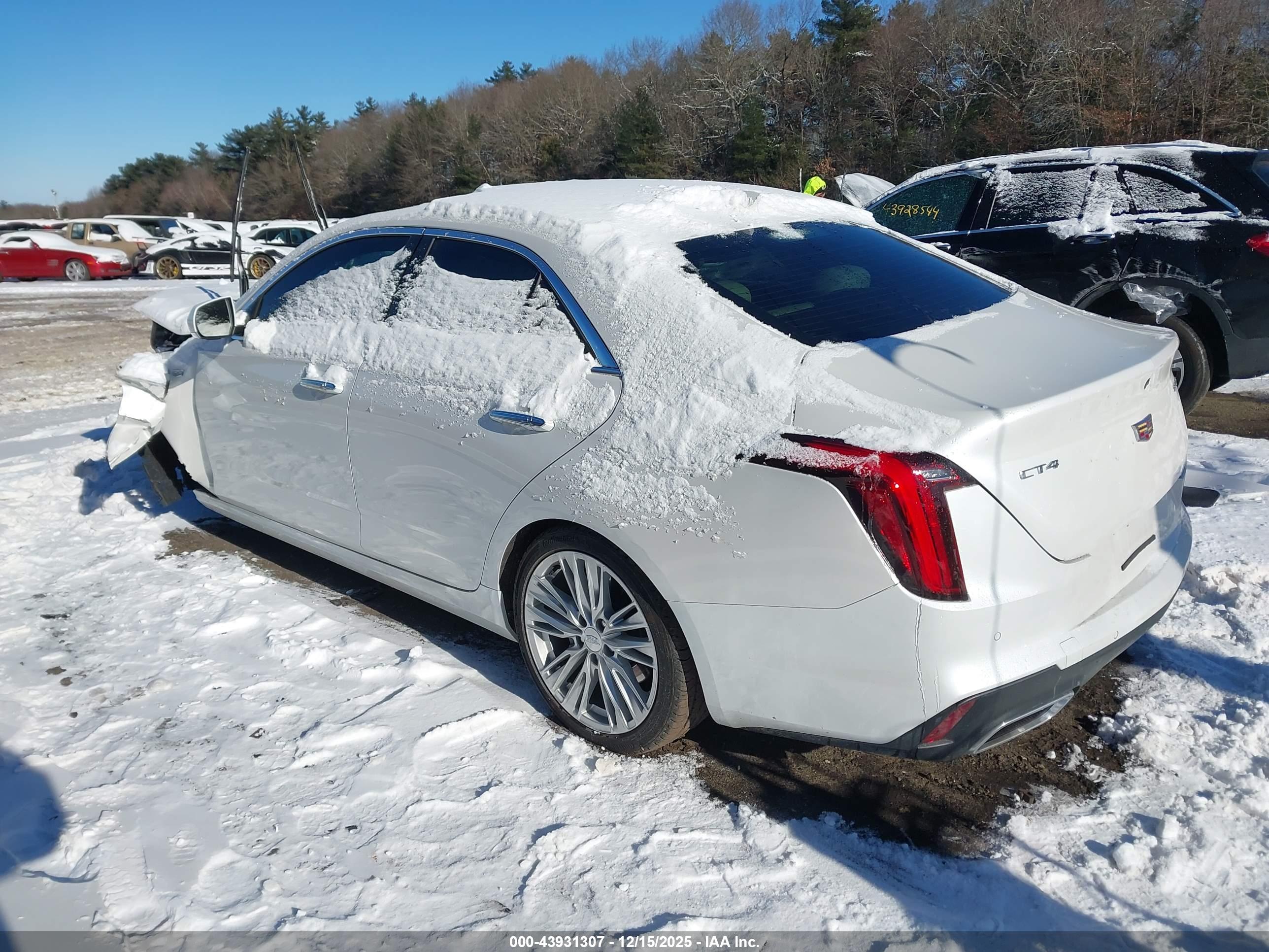 CADILLAC CT4 image 3