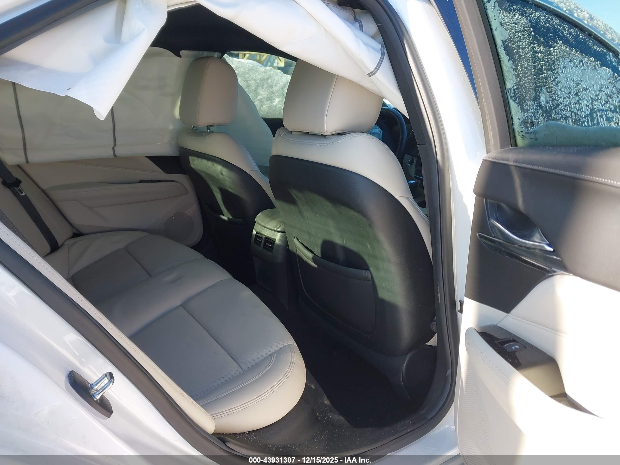 CADILLAC CT4 image 8