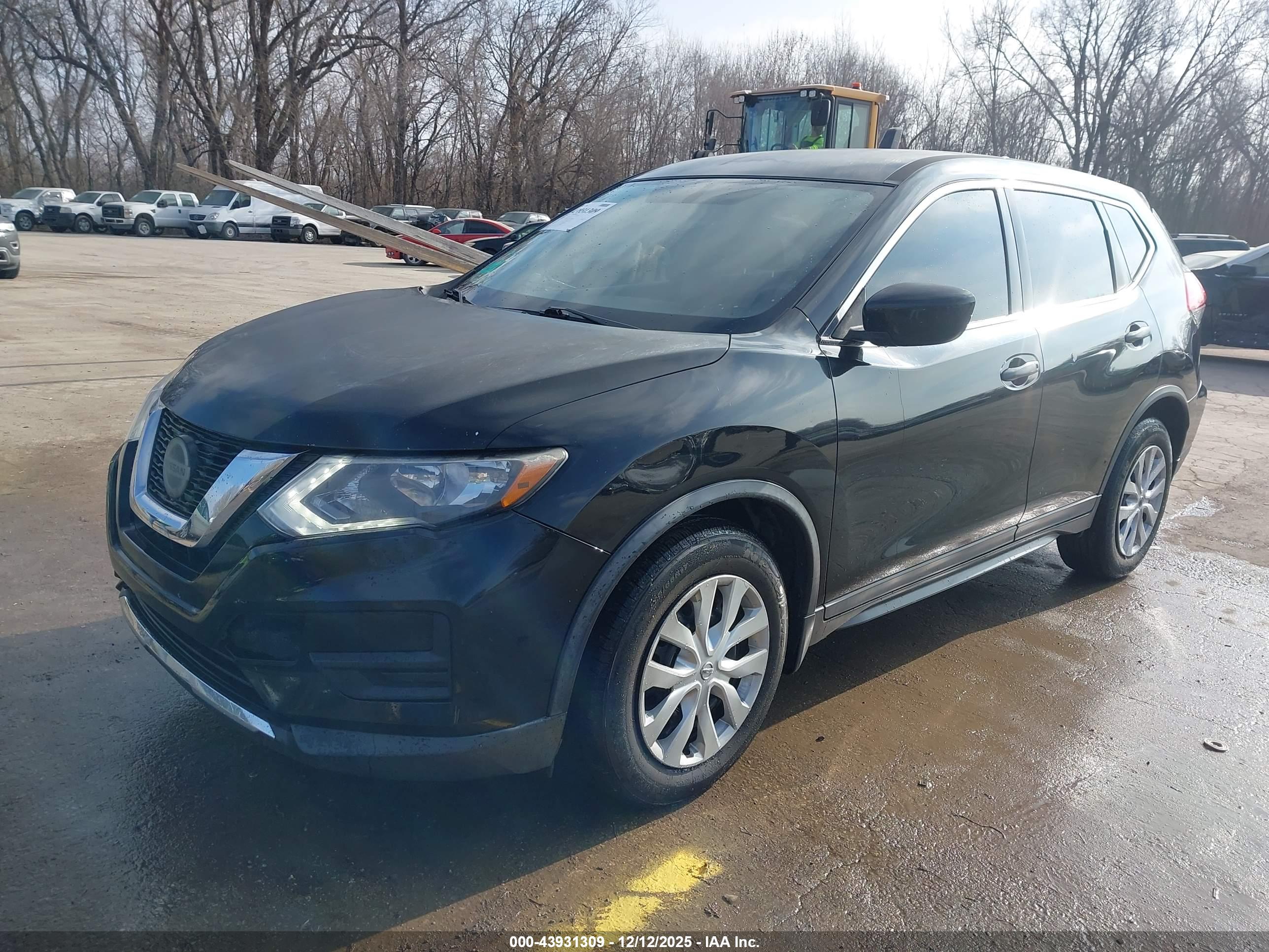 NISSAN ROGUE image 2