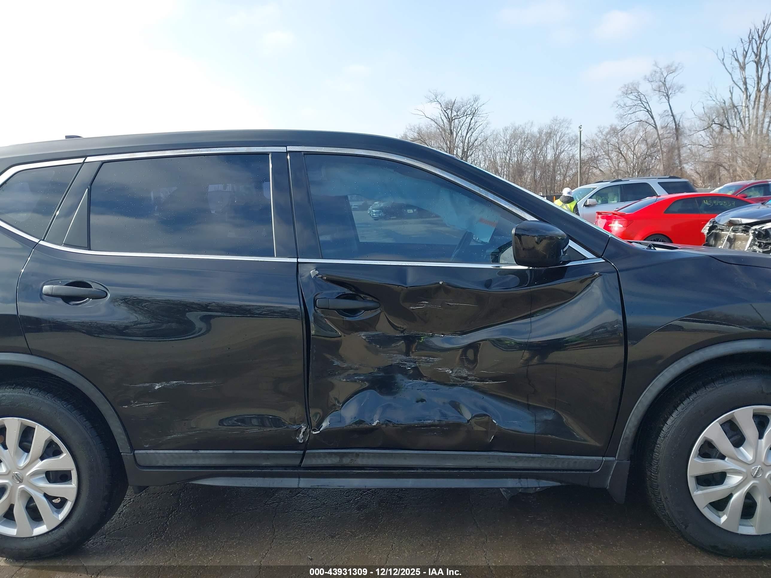 NISSAN ROGUE image 6