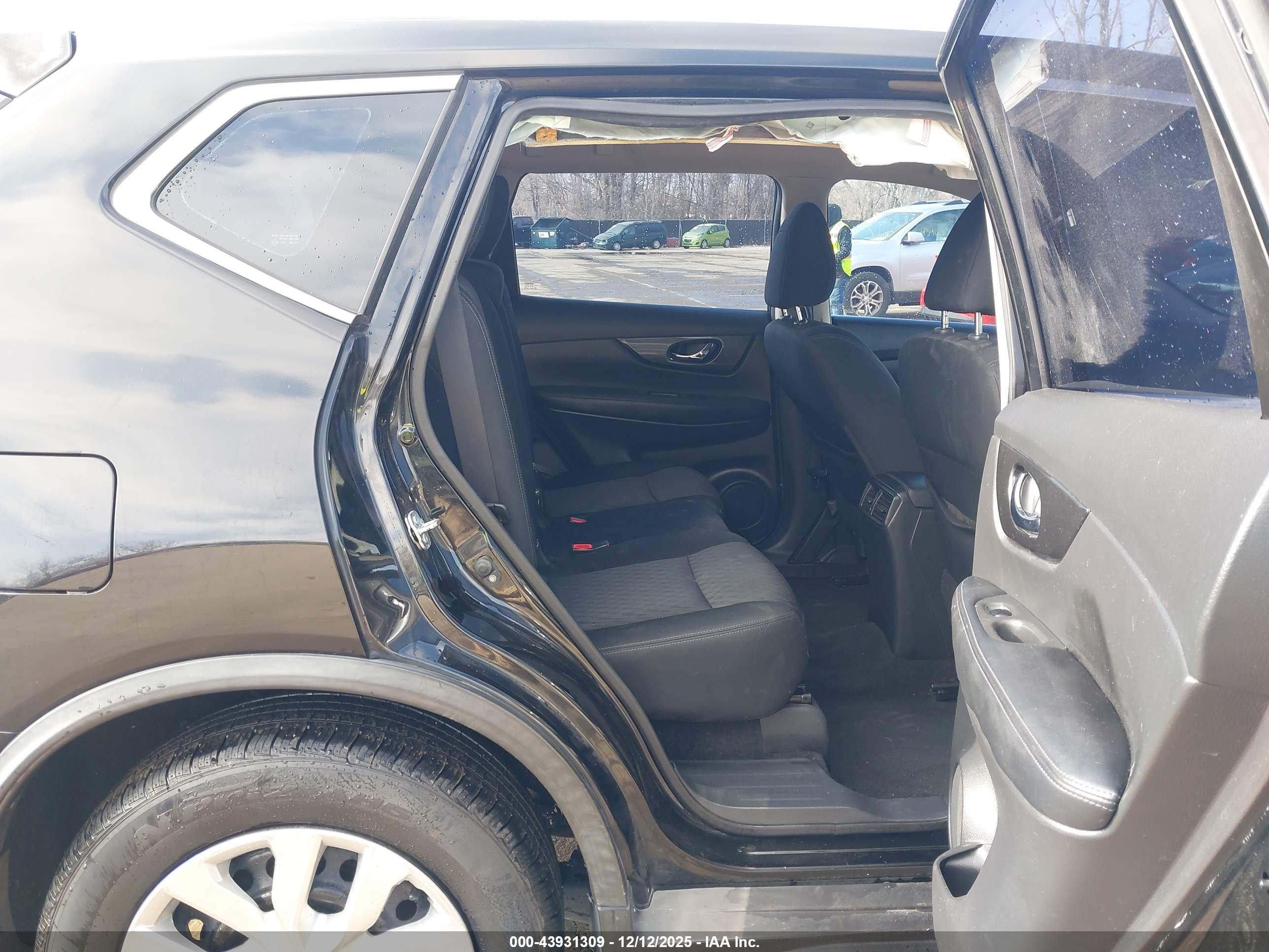 NISSAN ROGUE image 8