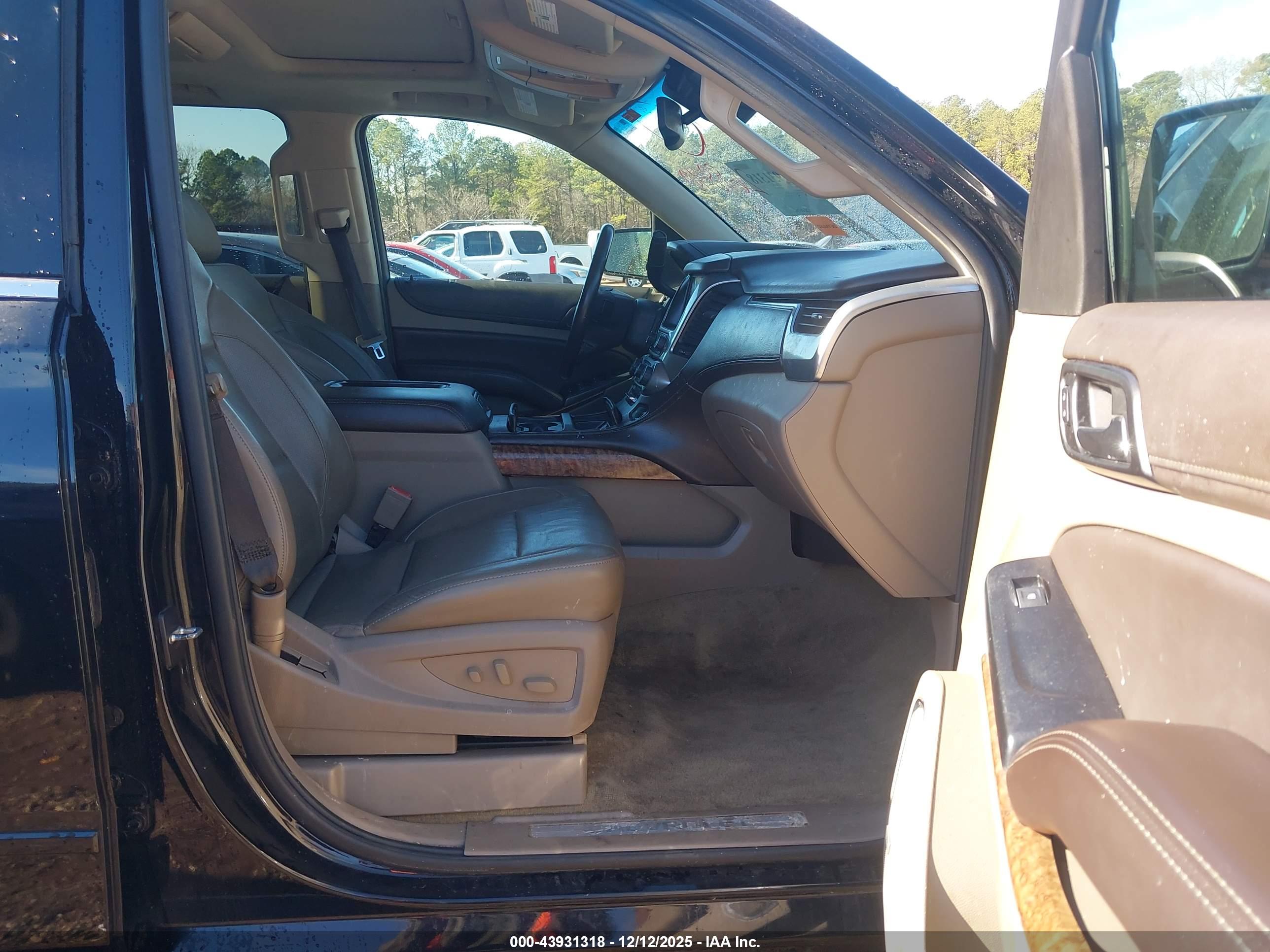 CHEVROLET SUBURBAN image 5