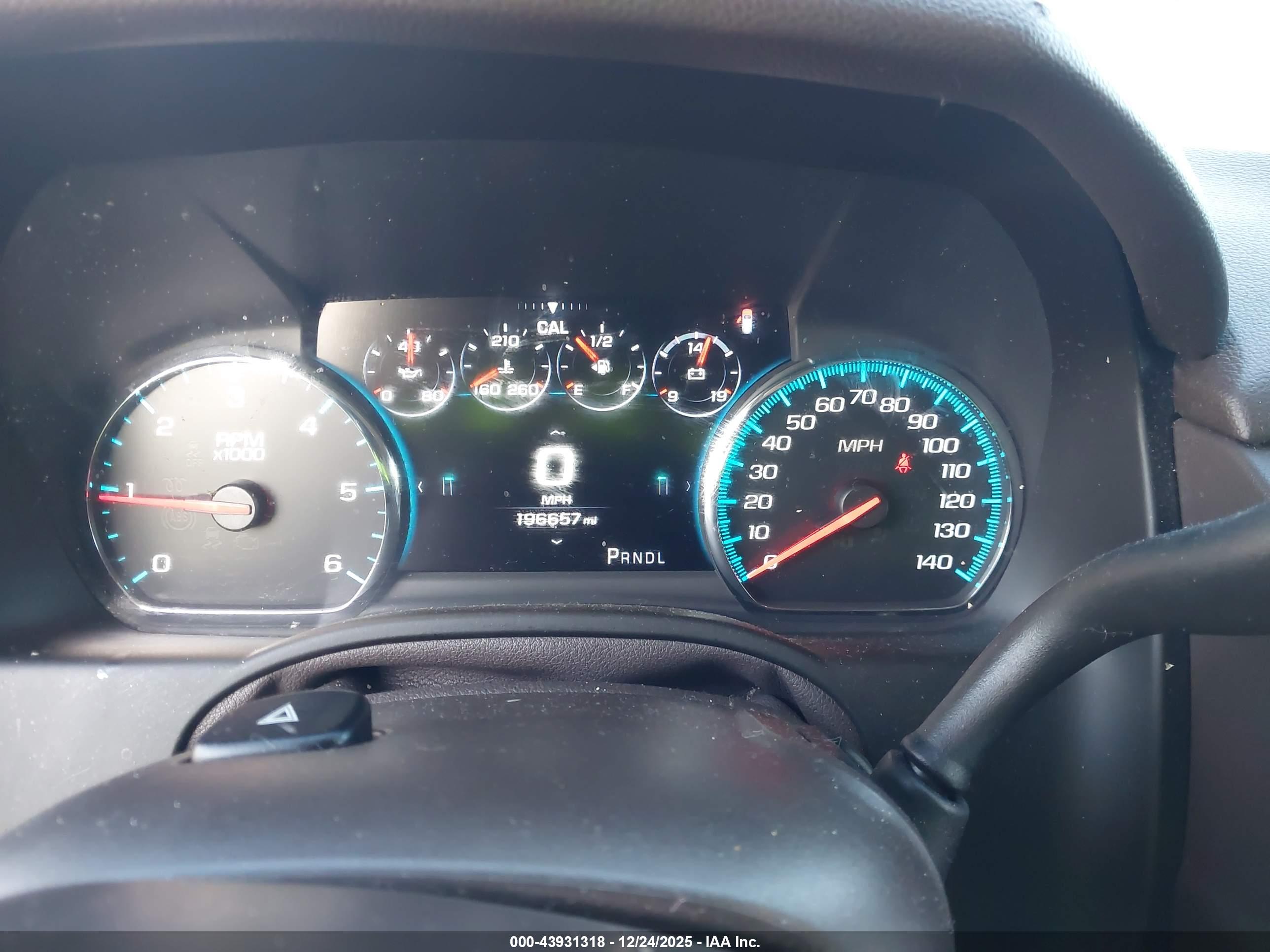 CHEVROLET SUBURBAN image 7