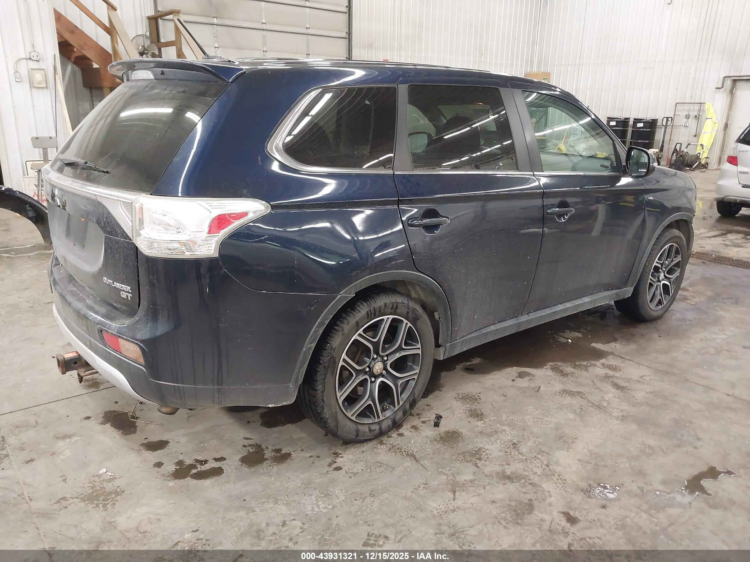 MITSUBISHI OUTLANDER image 4