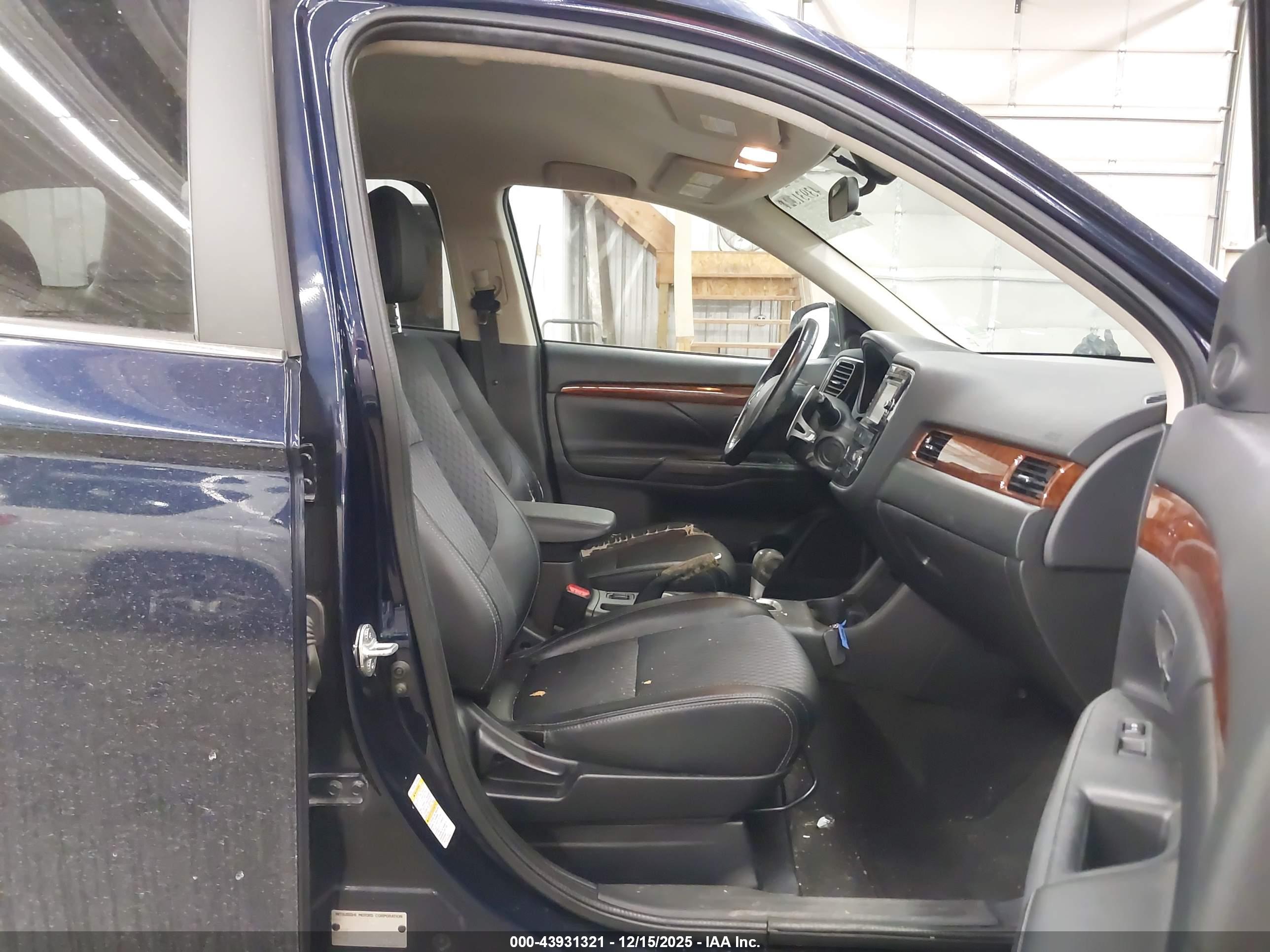 MITSUBISHI OUTLANDER image 5