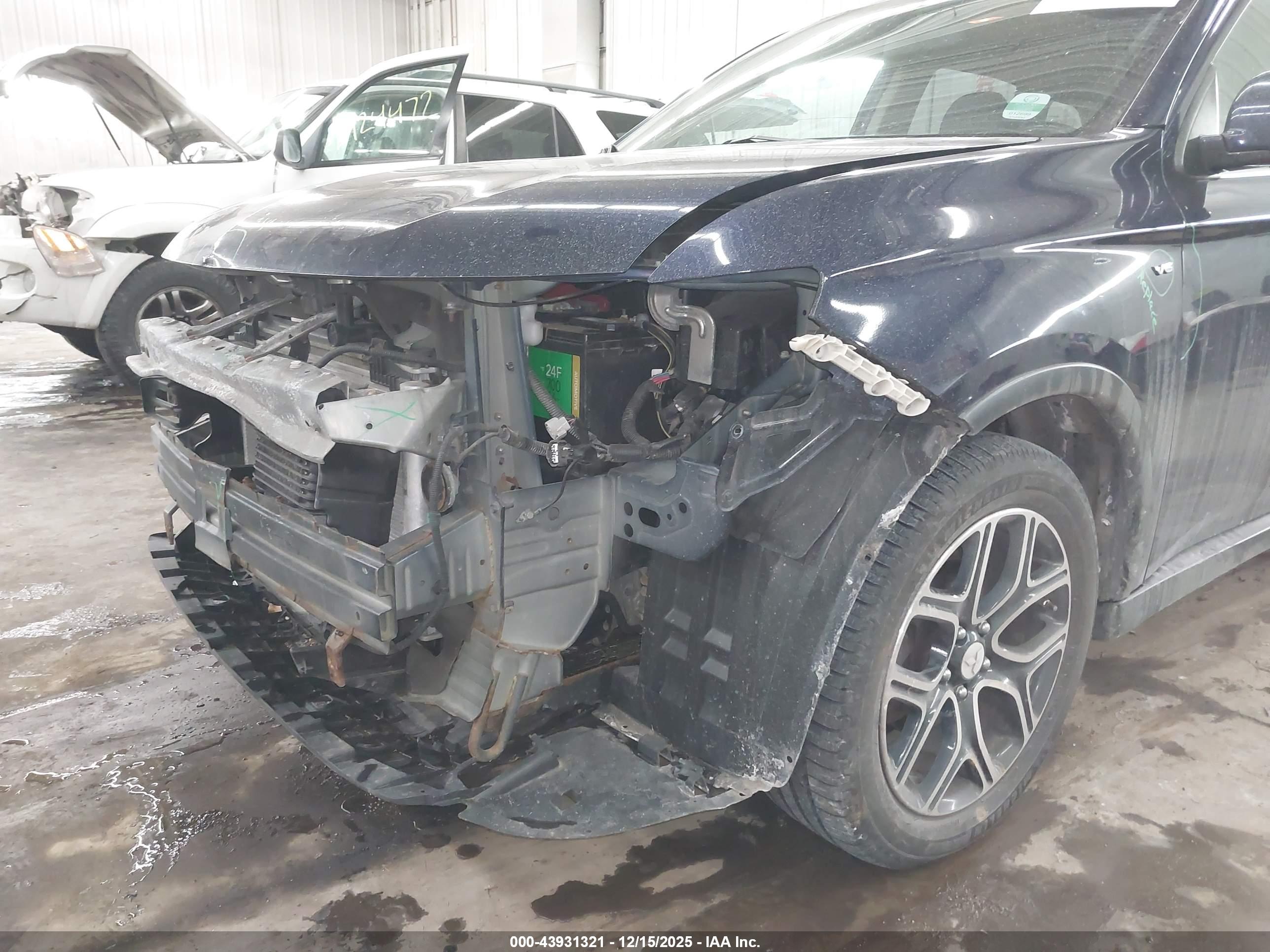 MITSUBISHI OUTLANDER image 6