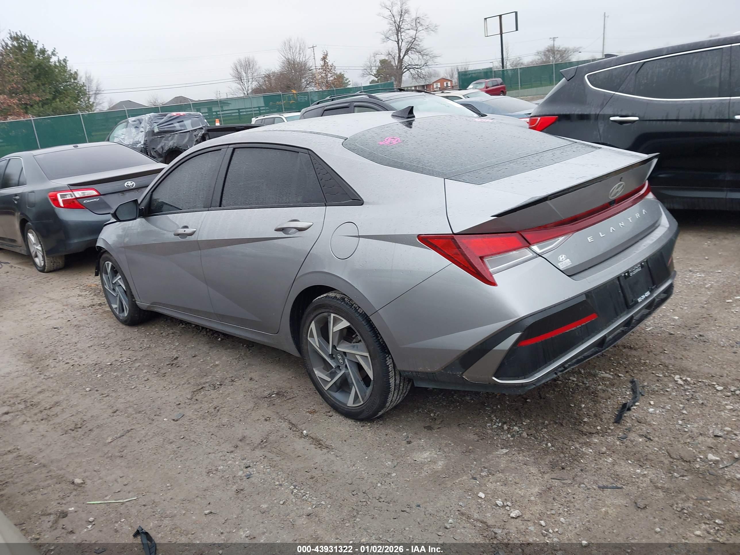 HYUNDAI ELANTRA image 3
