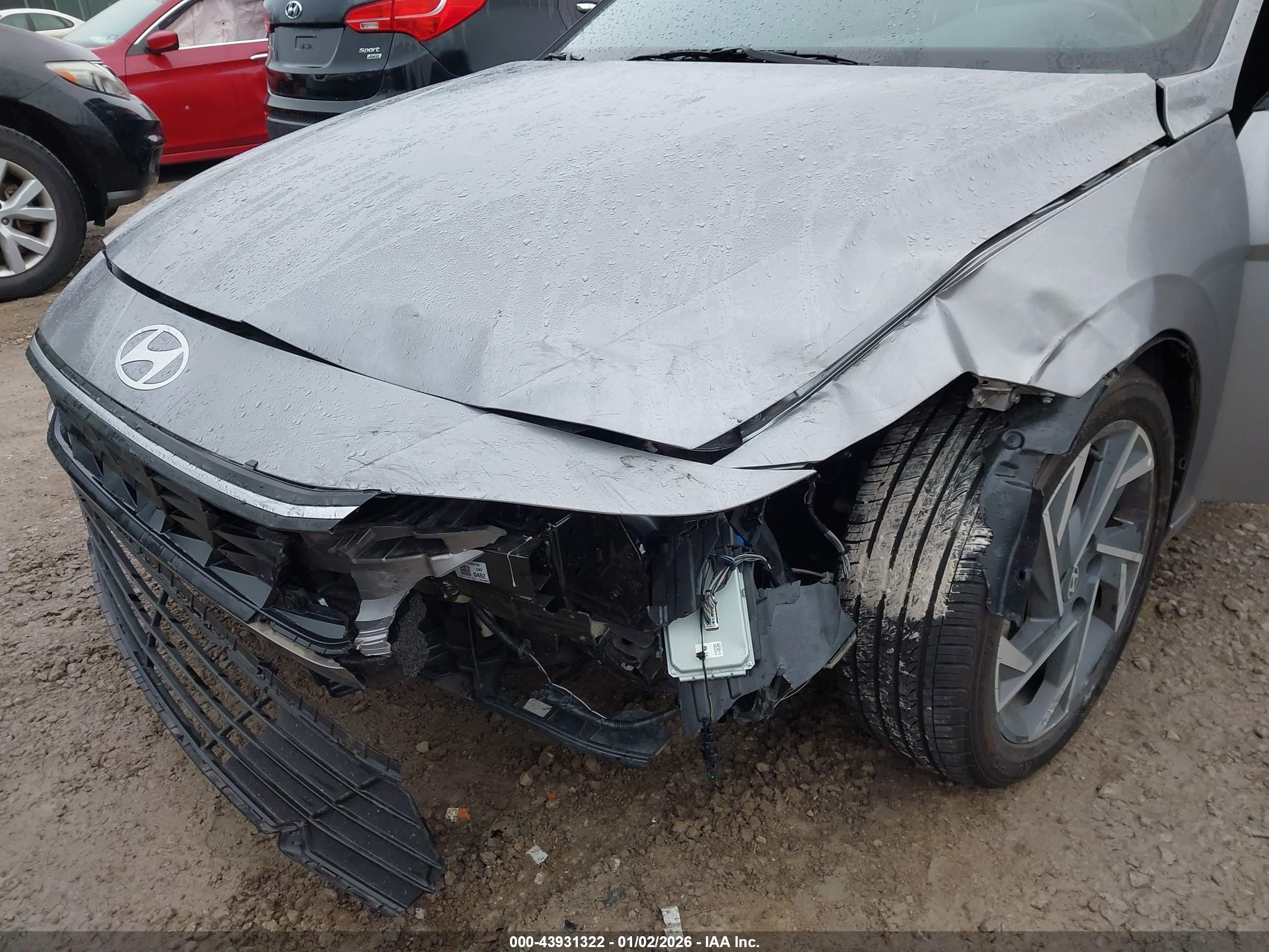 HYUNDAI ELANTRA image 6