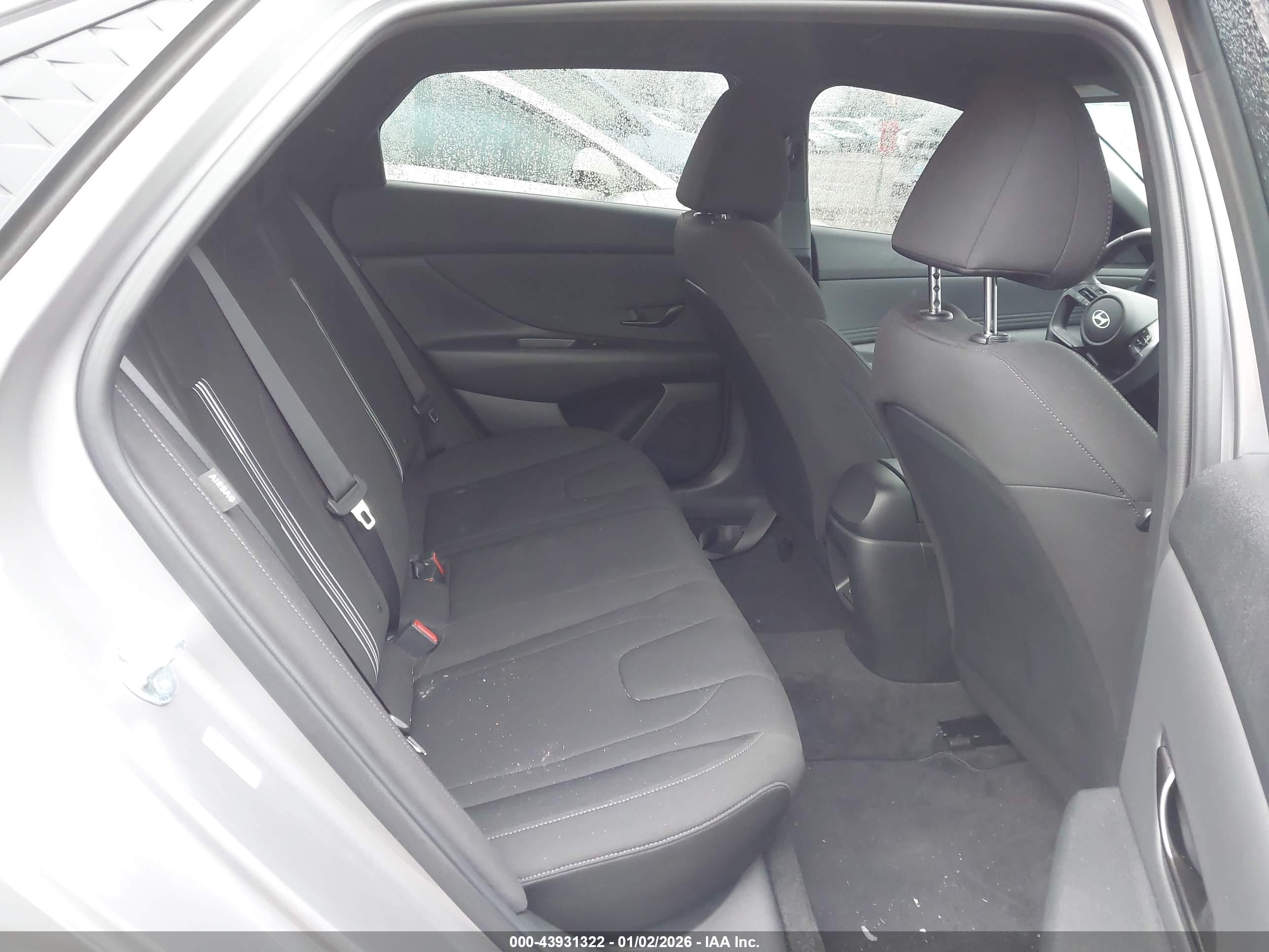 HYUNDAI ELANTRA image 8