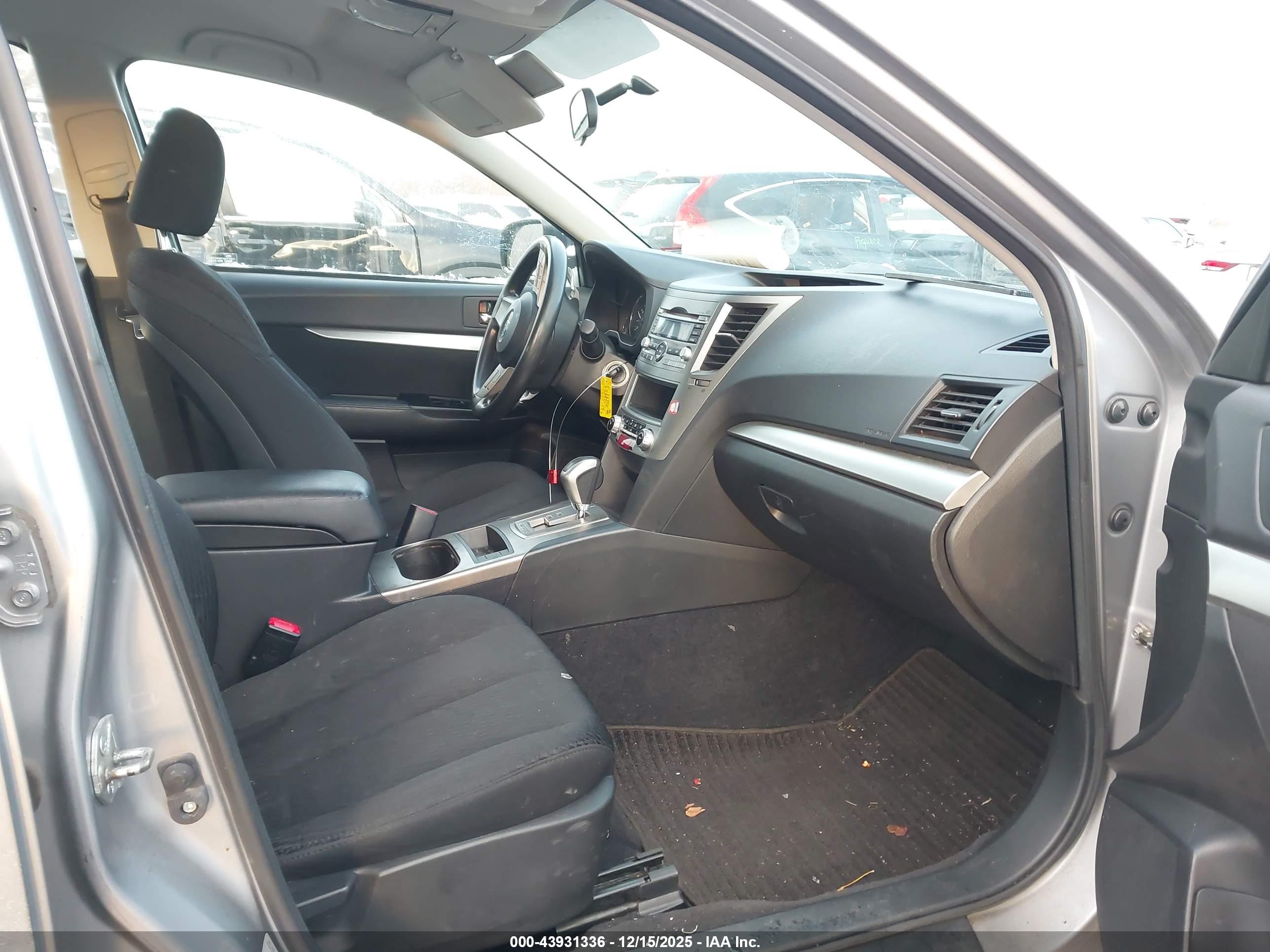 SUBARU LEGACY image 5