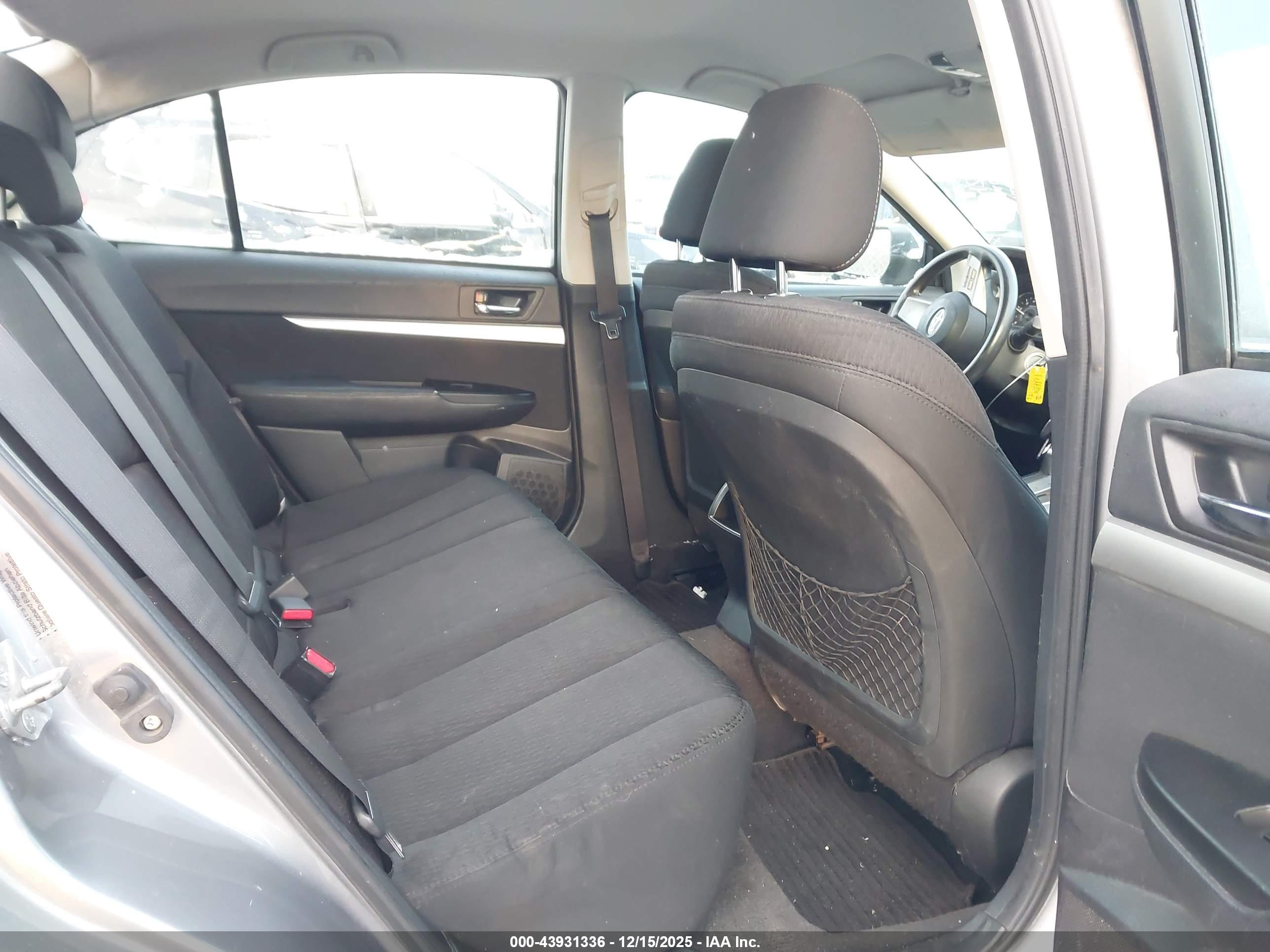 SUBARU LEGACY image 8