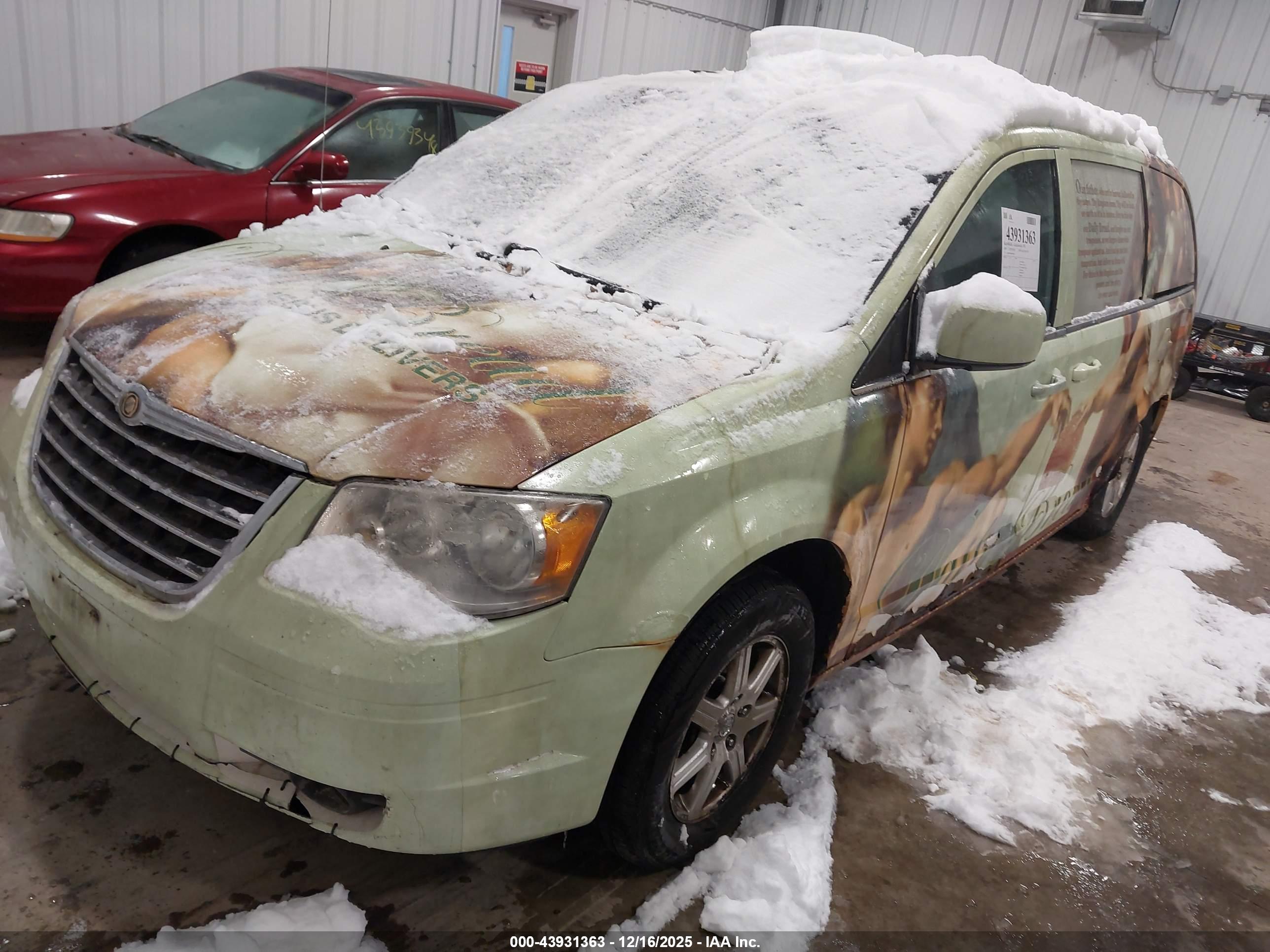CHRYSLER TOWN image 2