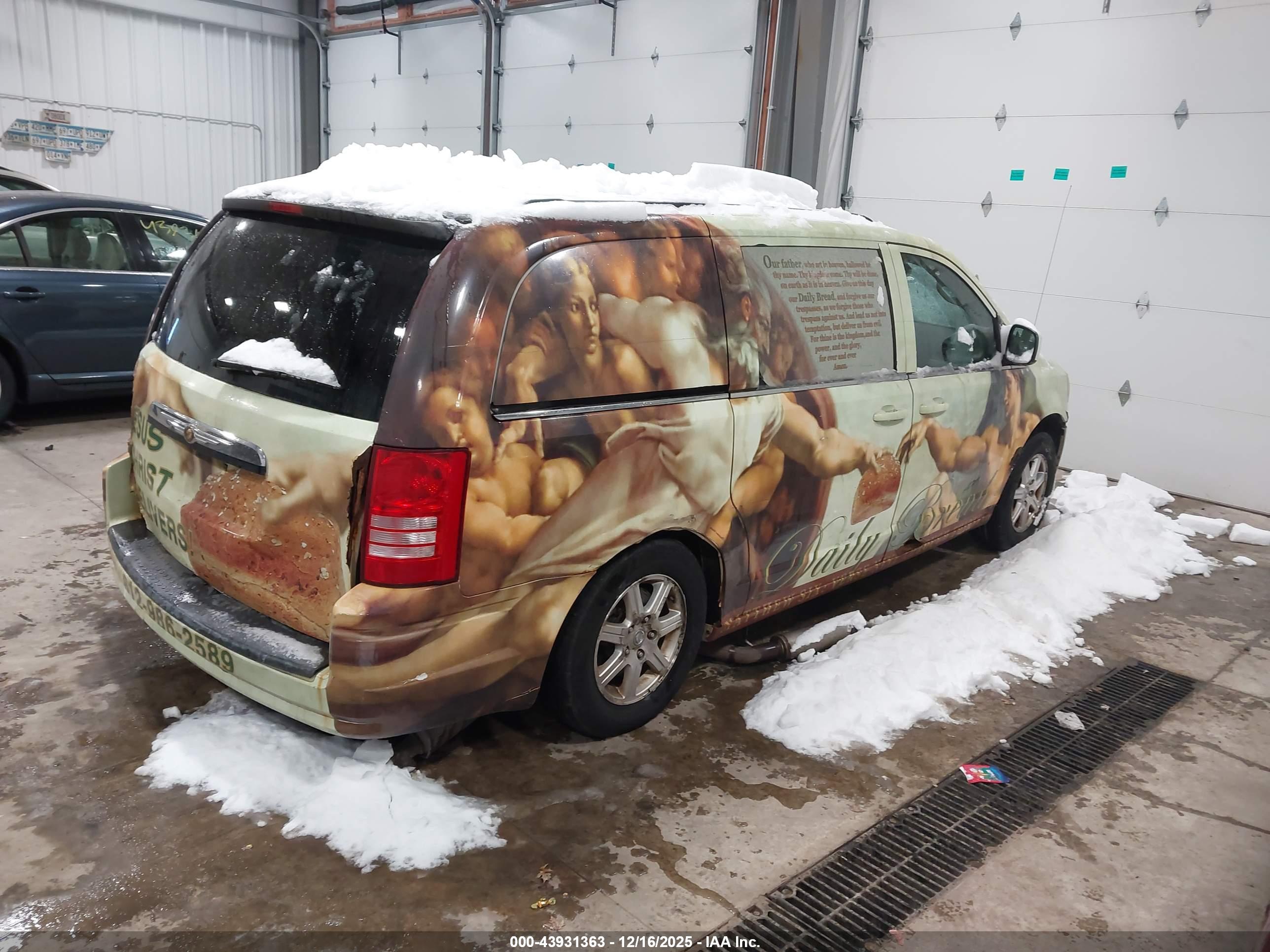 CHRYSLER TOWN image 4