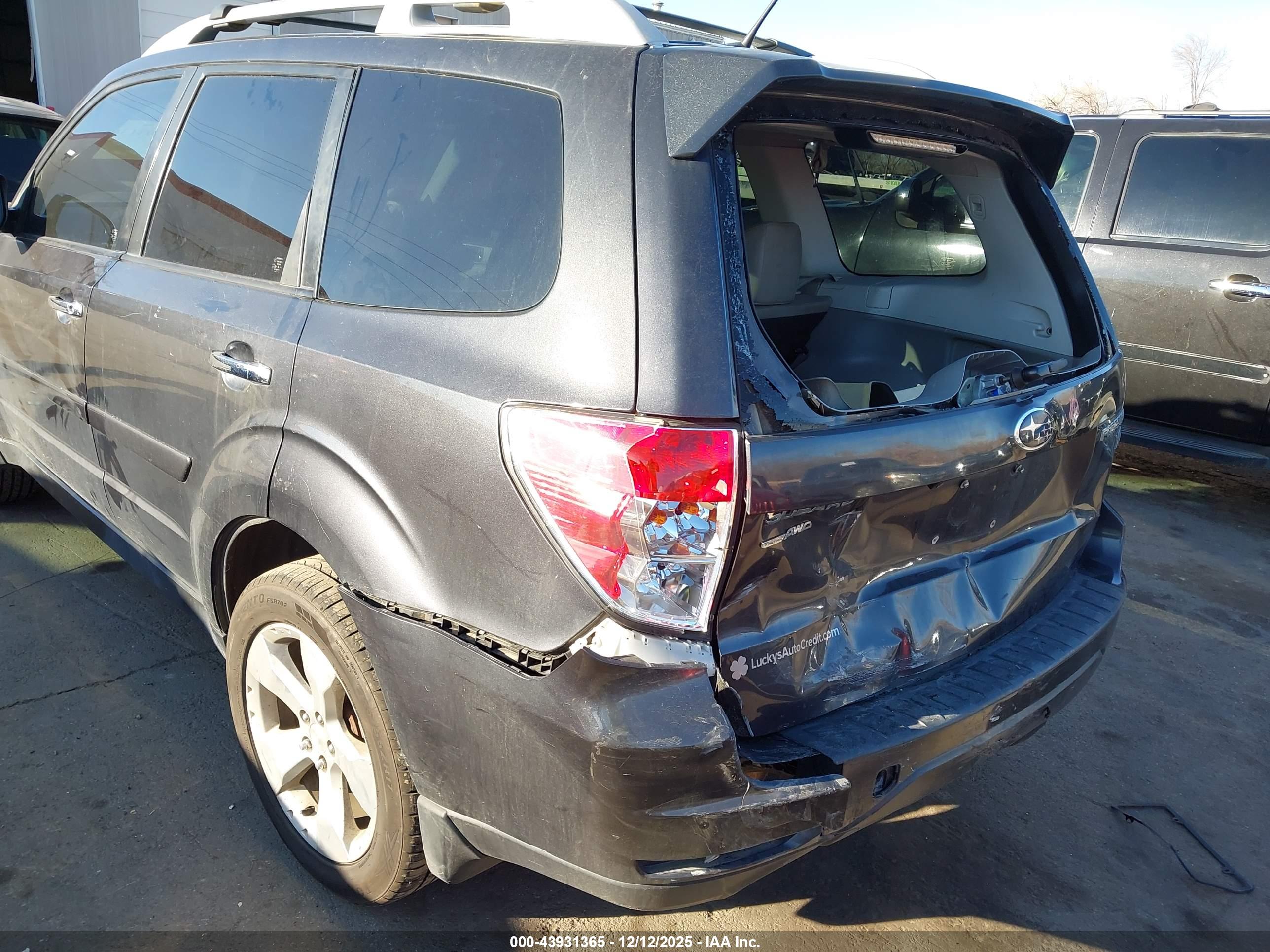 SUBARU FORESTER image 6