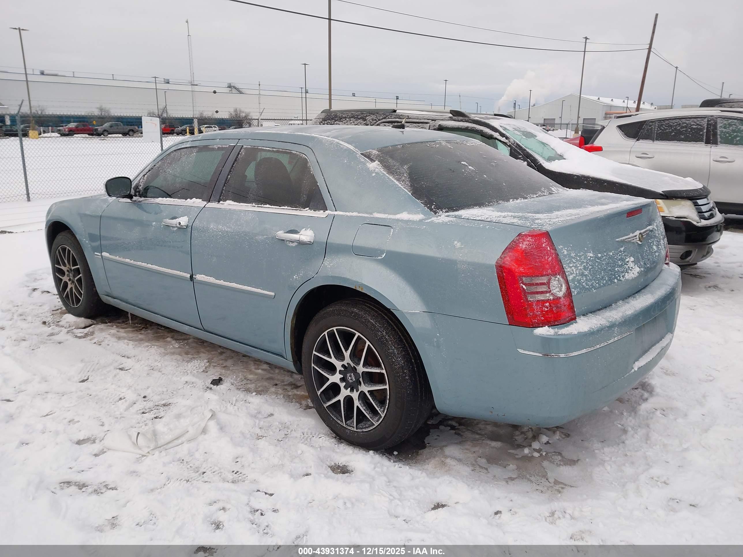 CHRYSLER 300 image 3