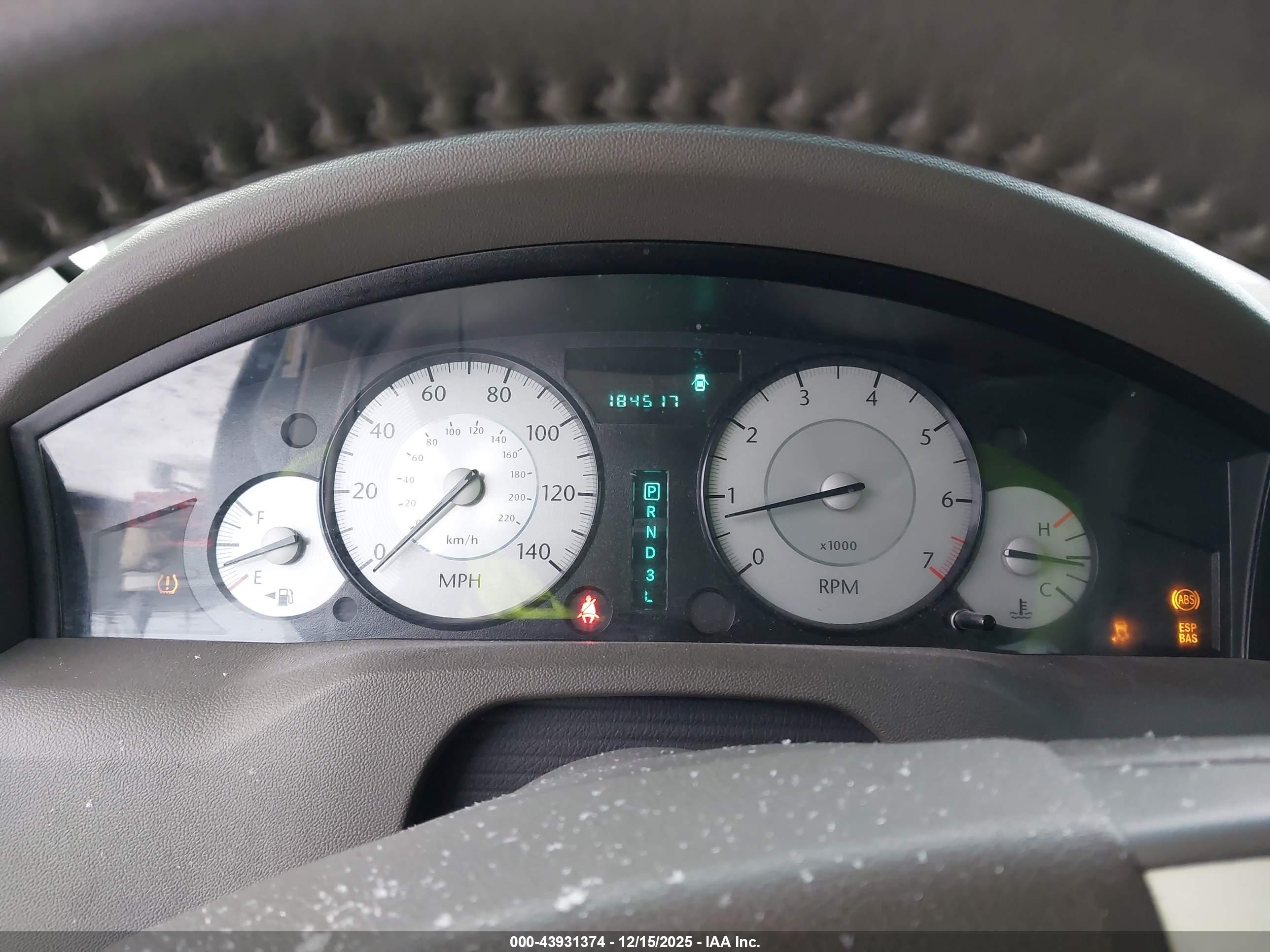 CHRYSLER 300 image 7