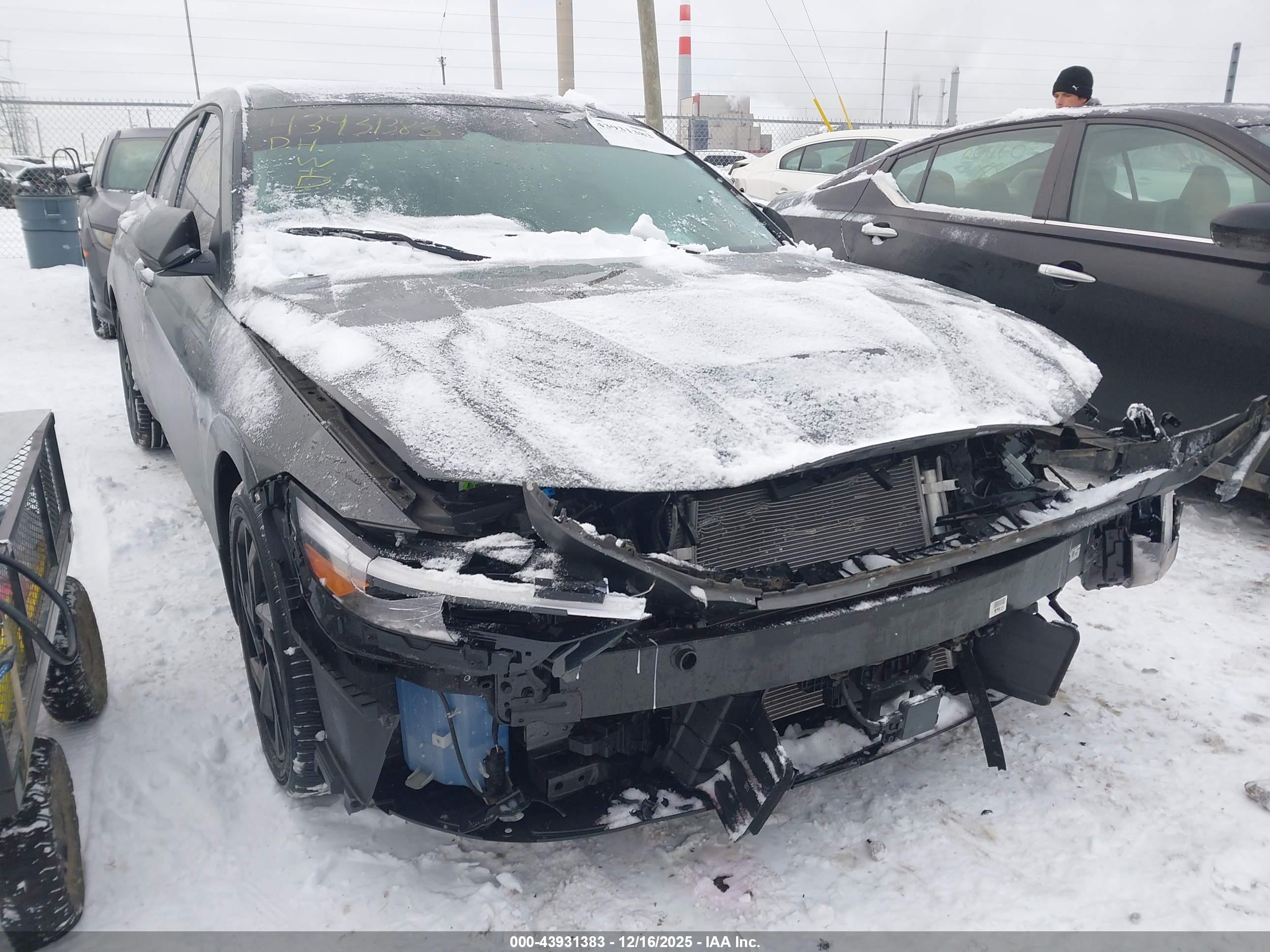 HYUNDAI ELANTRA image 6