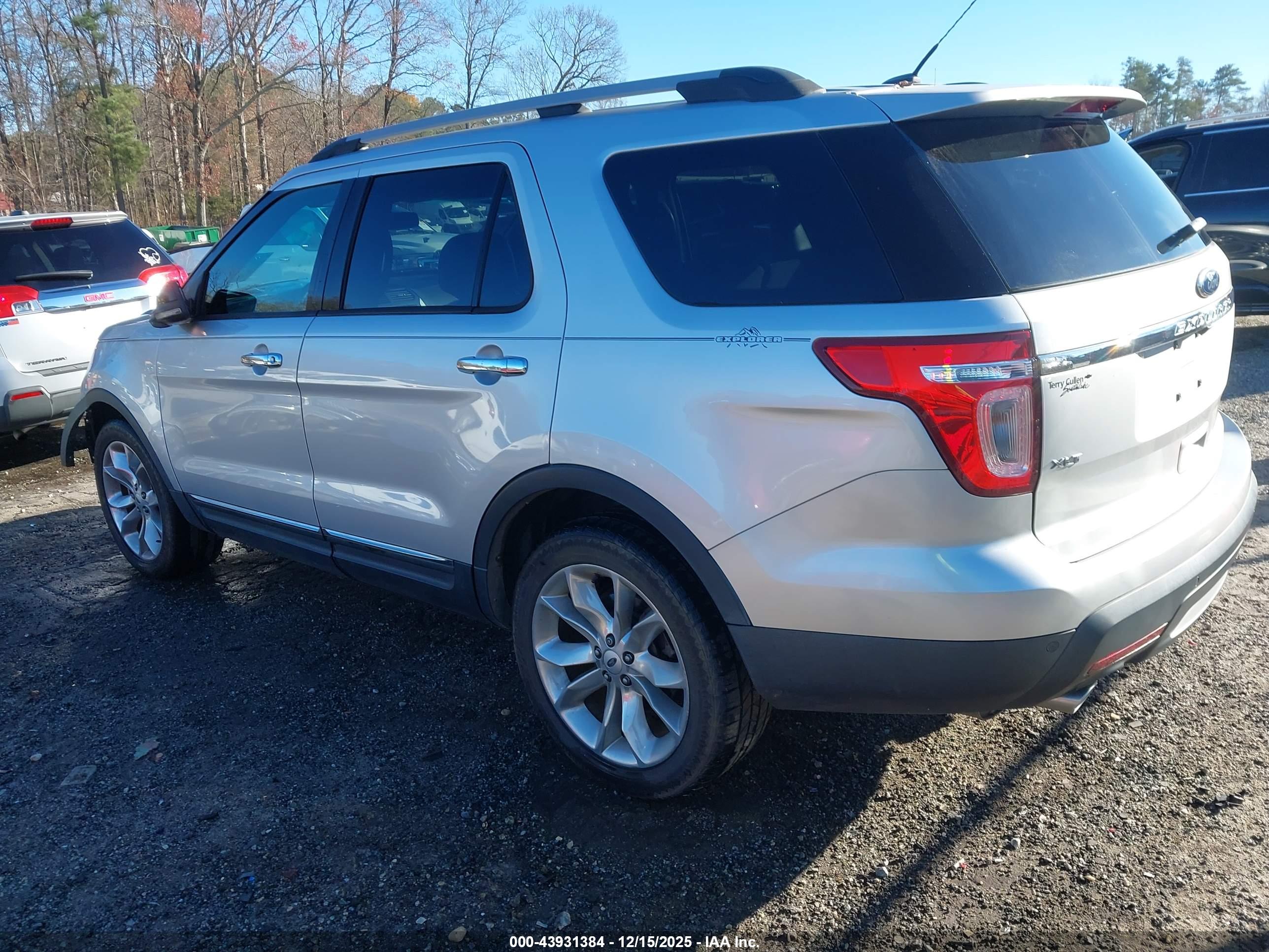 FORD EXPLORER image 3