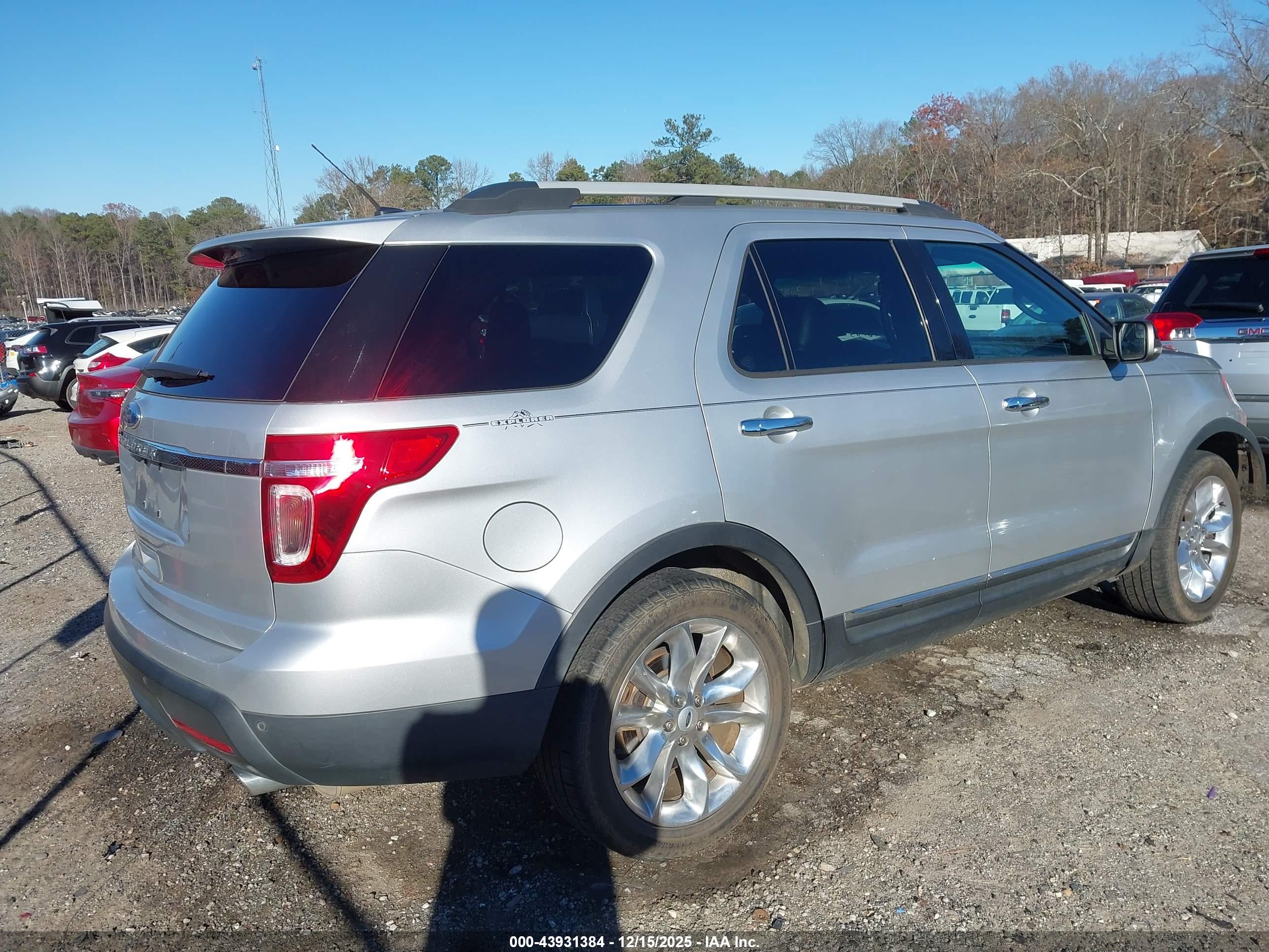 FORD EXPLORER image 4