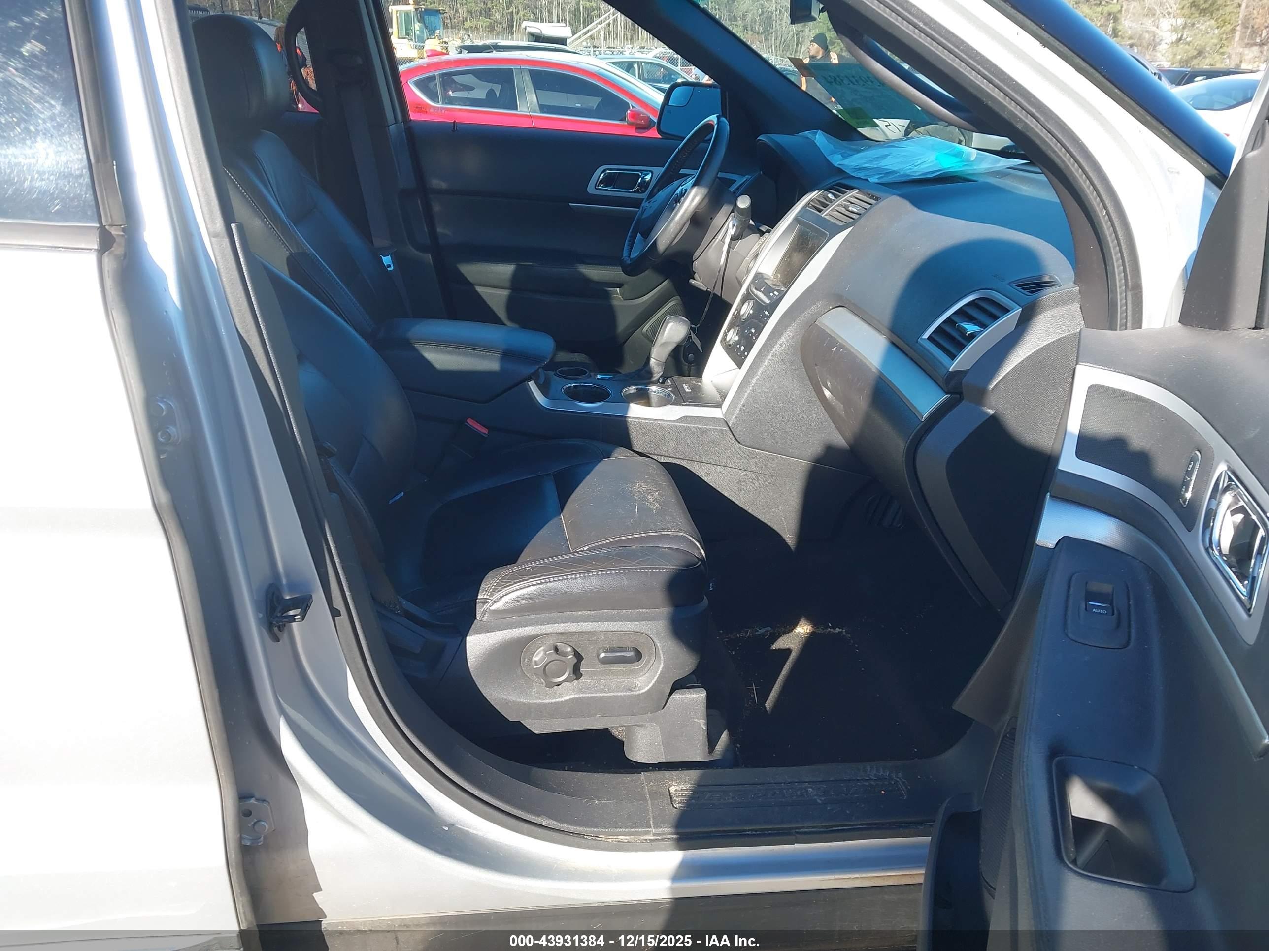 FORD EXPLORER image 5