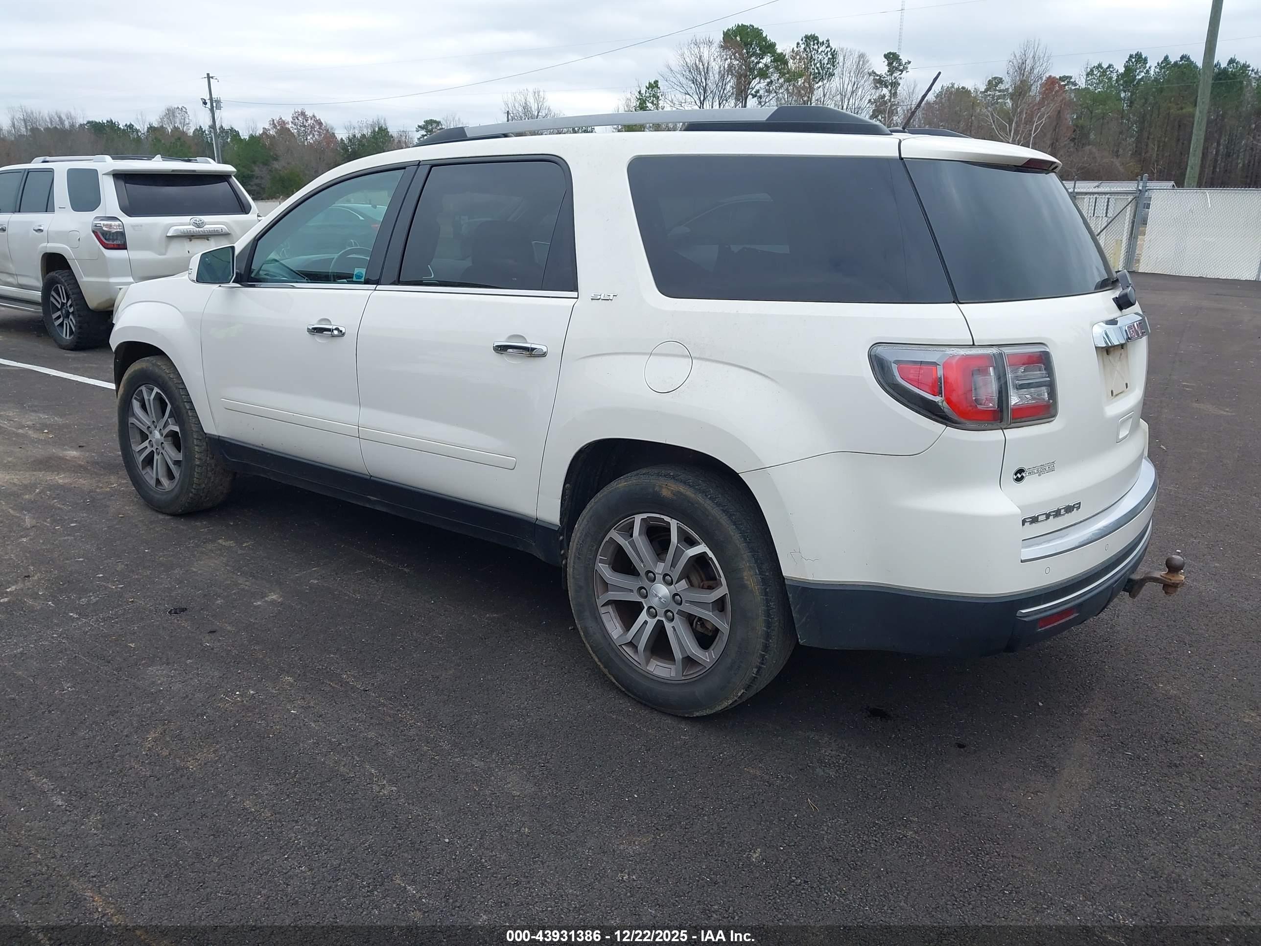GMC ACADIA image 3
