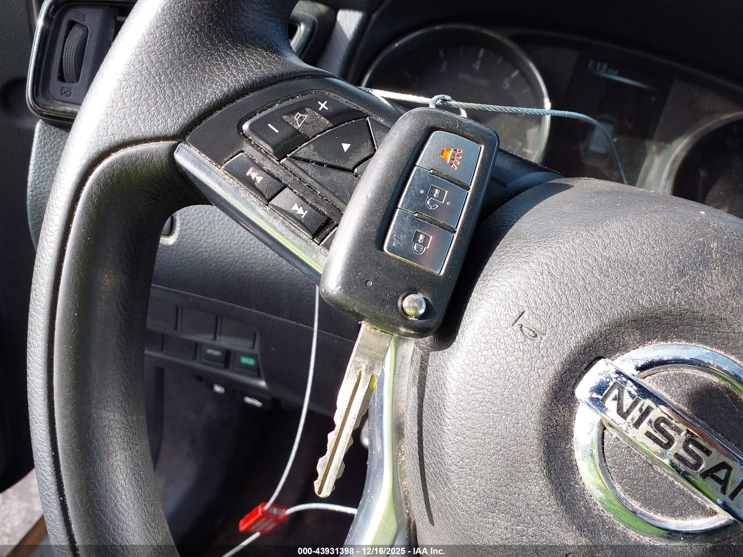NISSAN ROGUE image 11