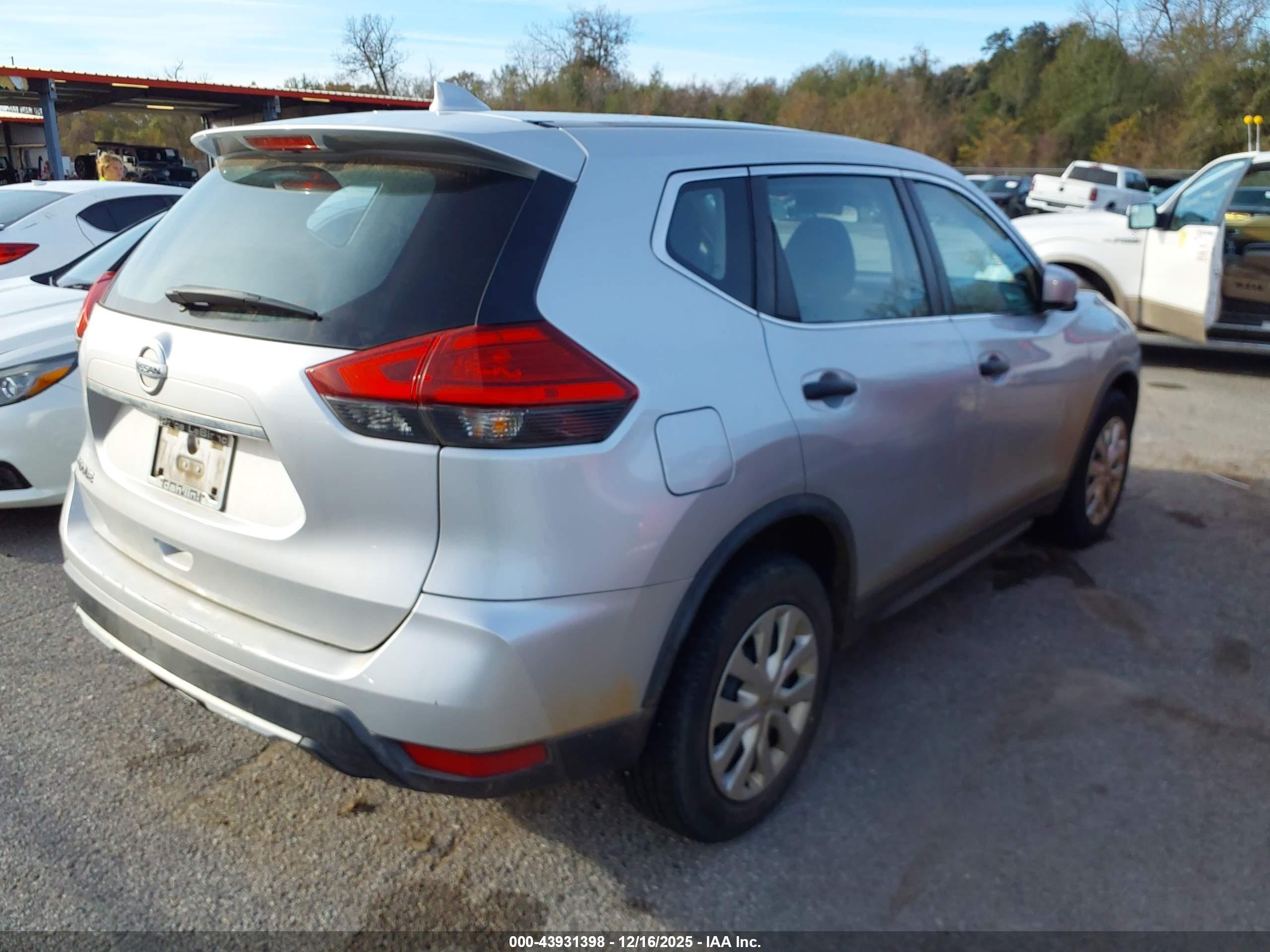 NISSAN ROGUE image 4