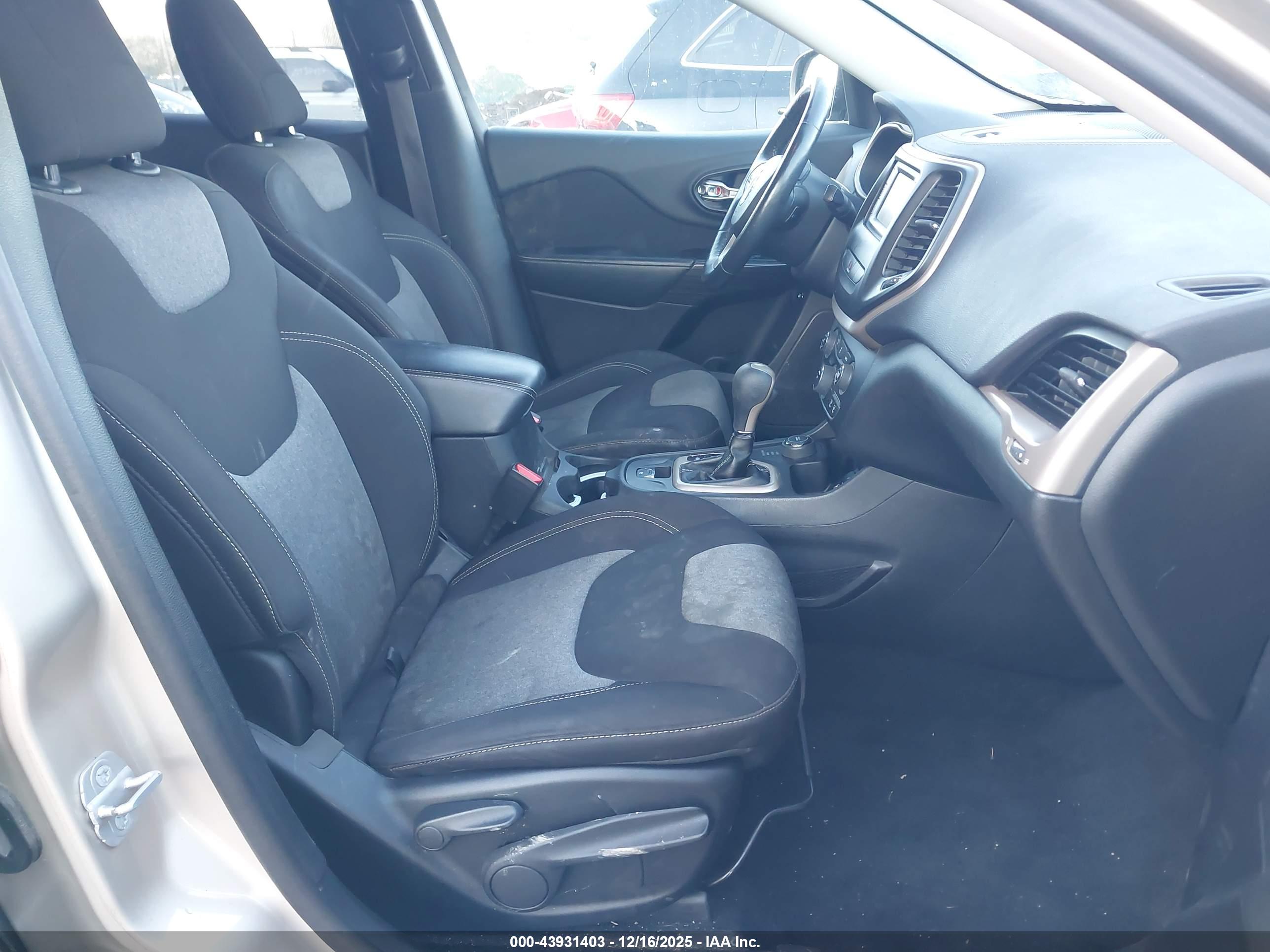JEEP CHEROKEE image 5