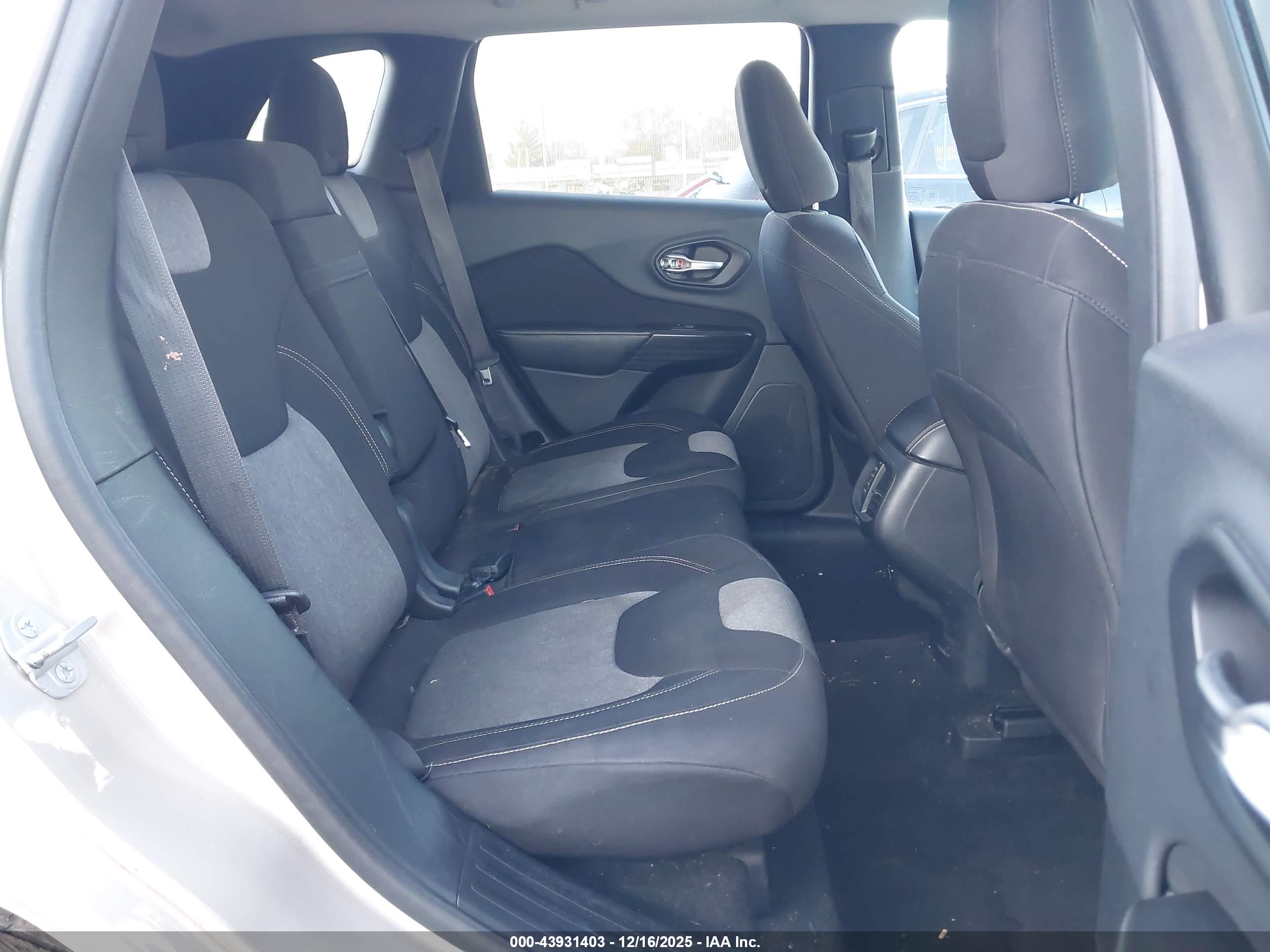 JEEP CHEROKEE image 8