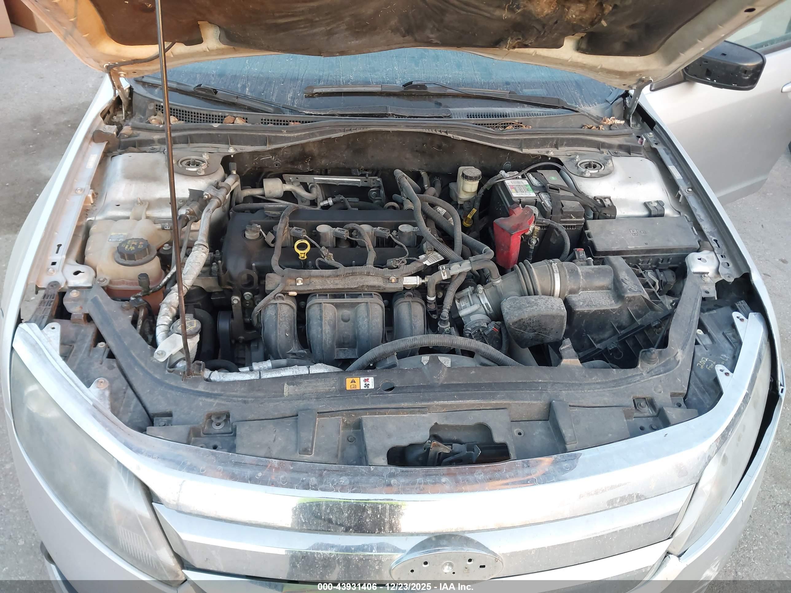 FORD FUSION image 10