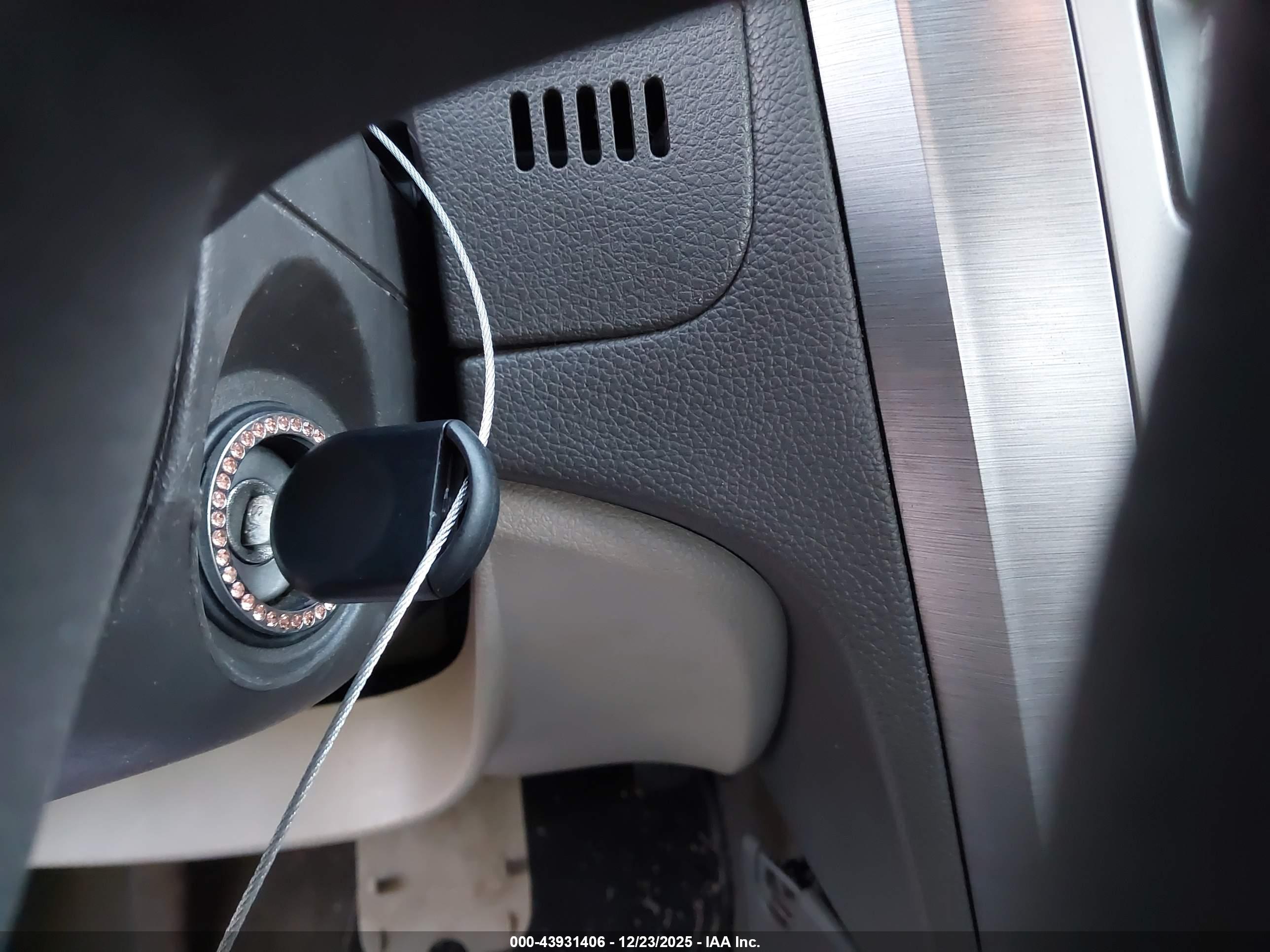 FORD FUSION image 11