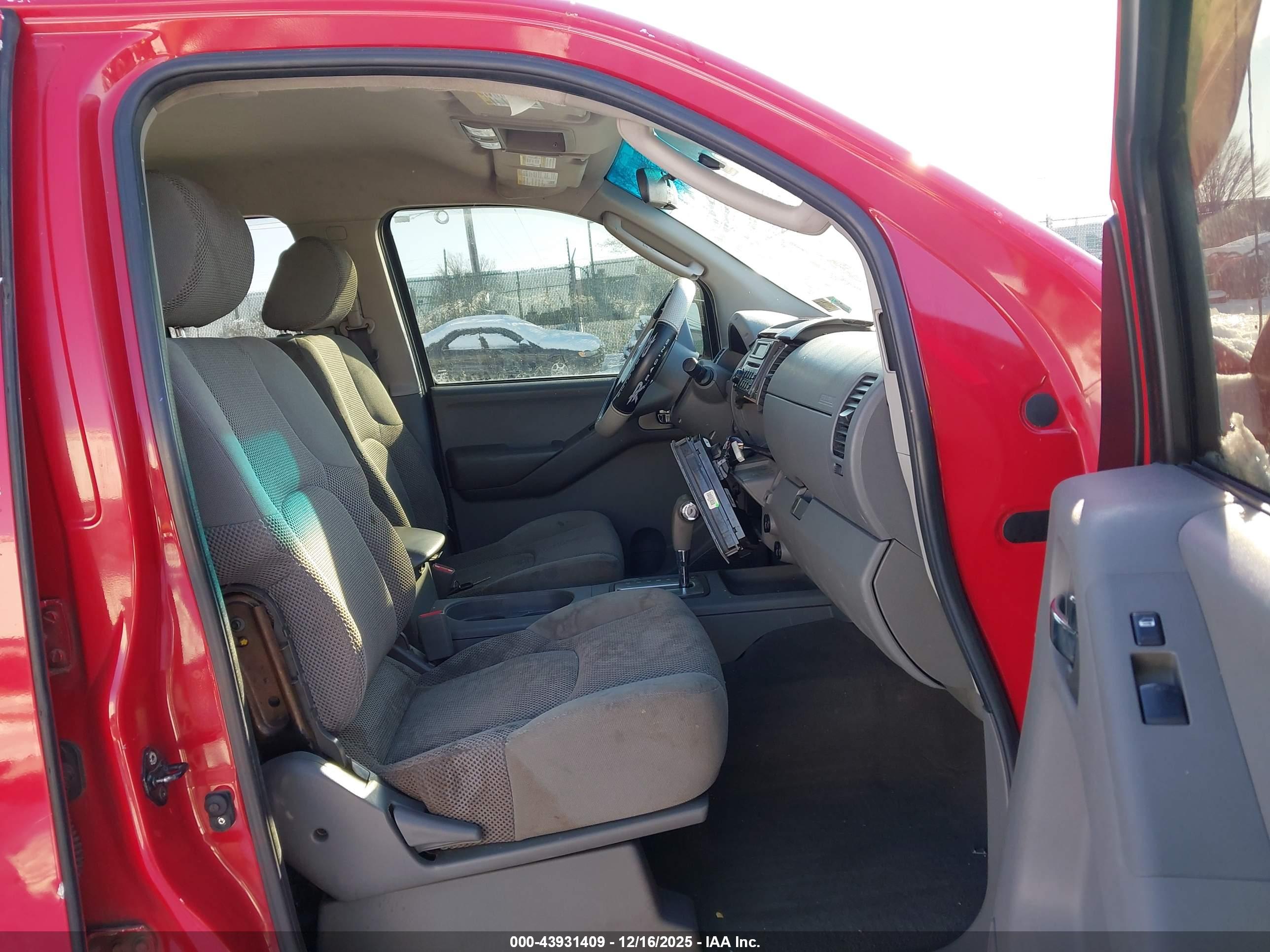 NISSAN FRONTIER image 5