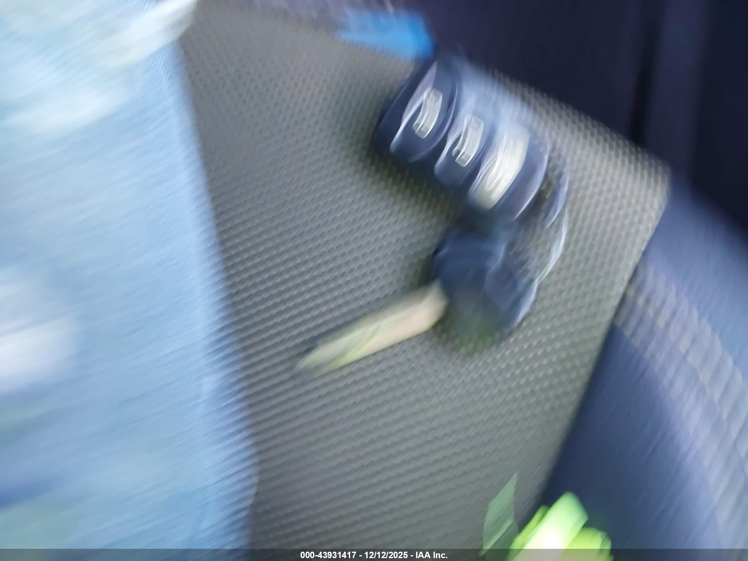 HYUNDAI VELOSTER image 11