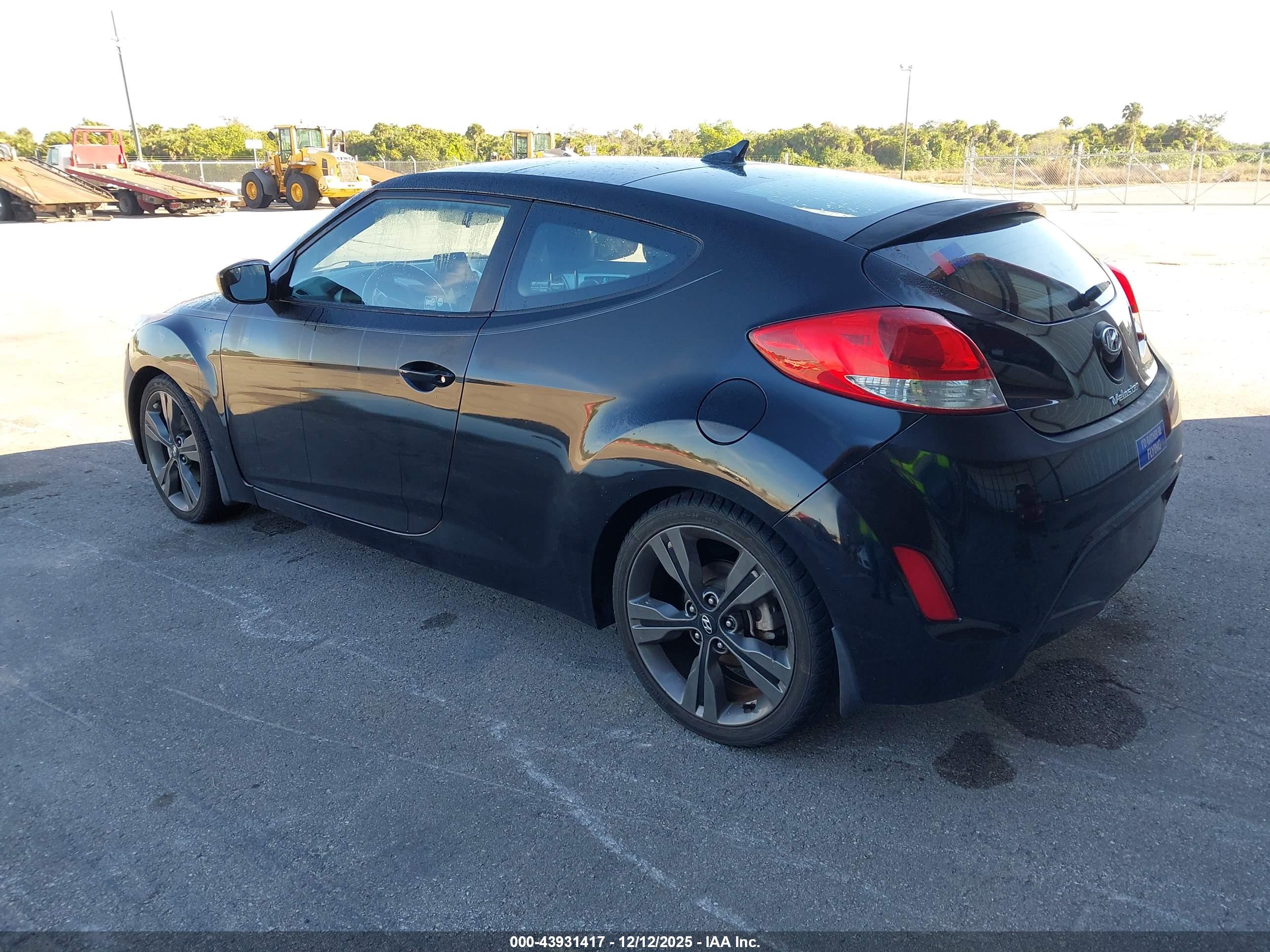 HYUNDAI VELOSTER image 3
