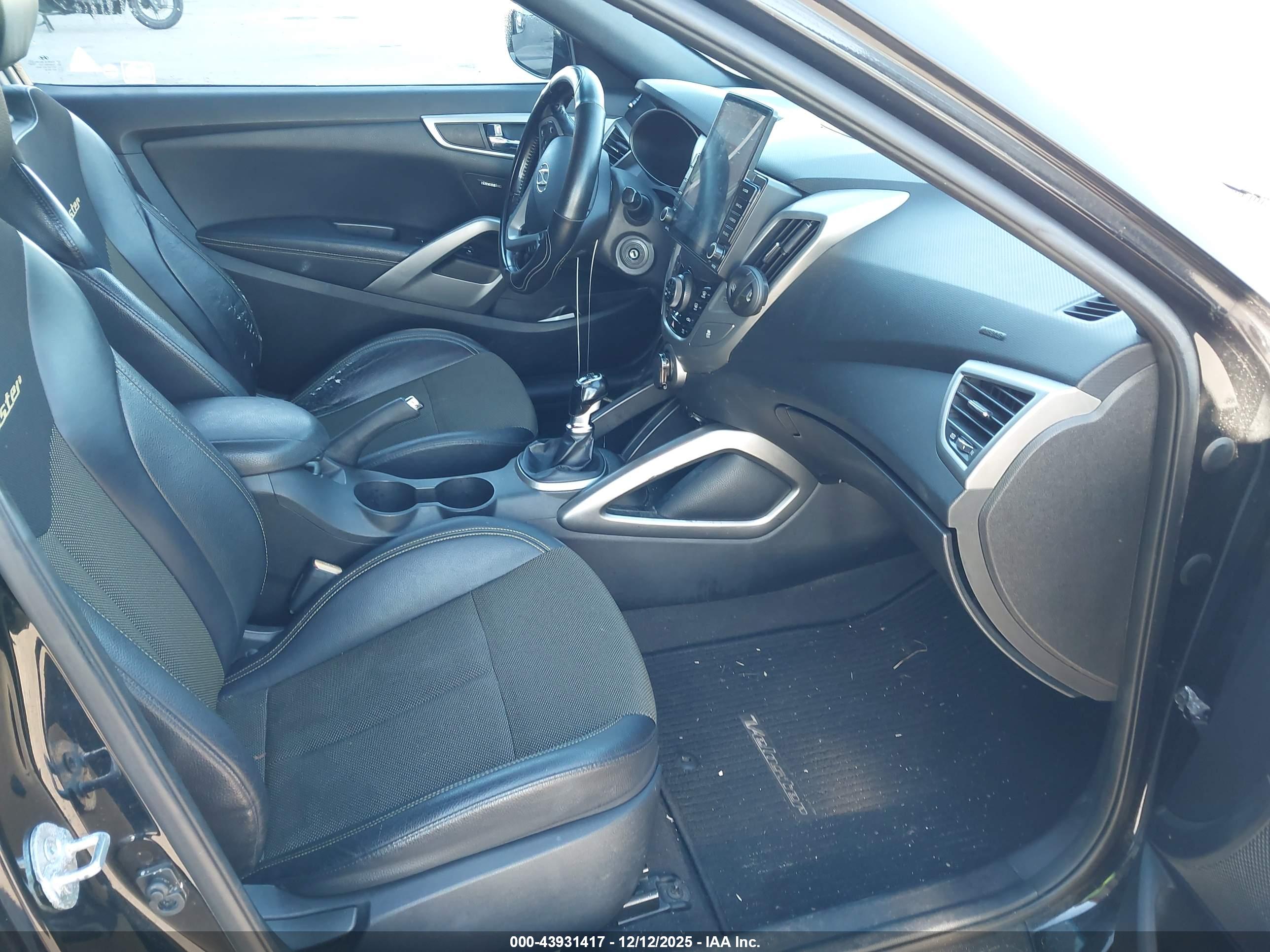 HYUNDAI VELOSTER image 5