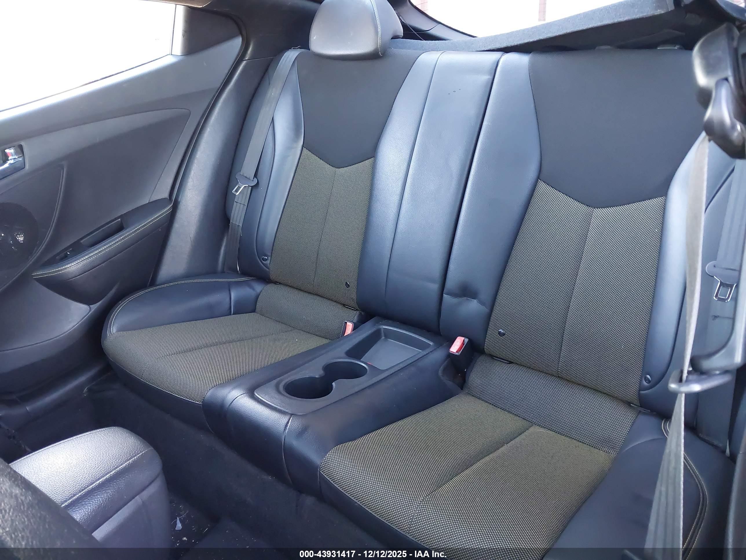 HYUNDAI VELOSTER image 8