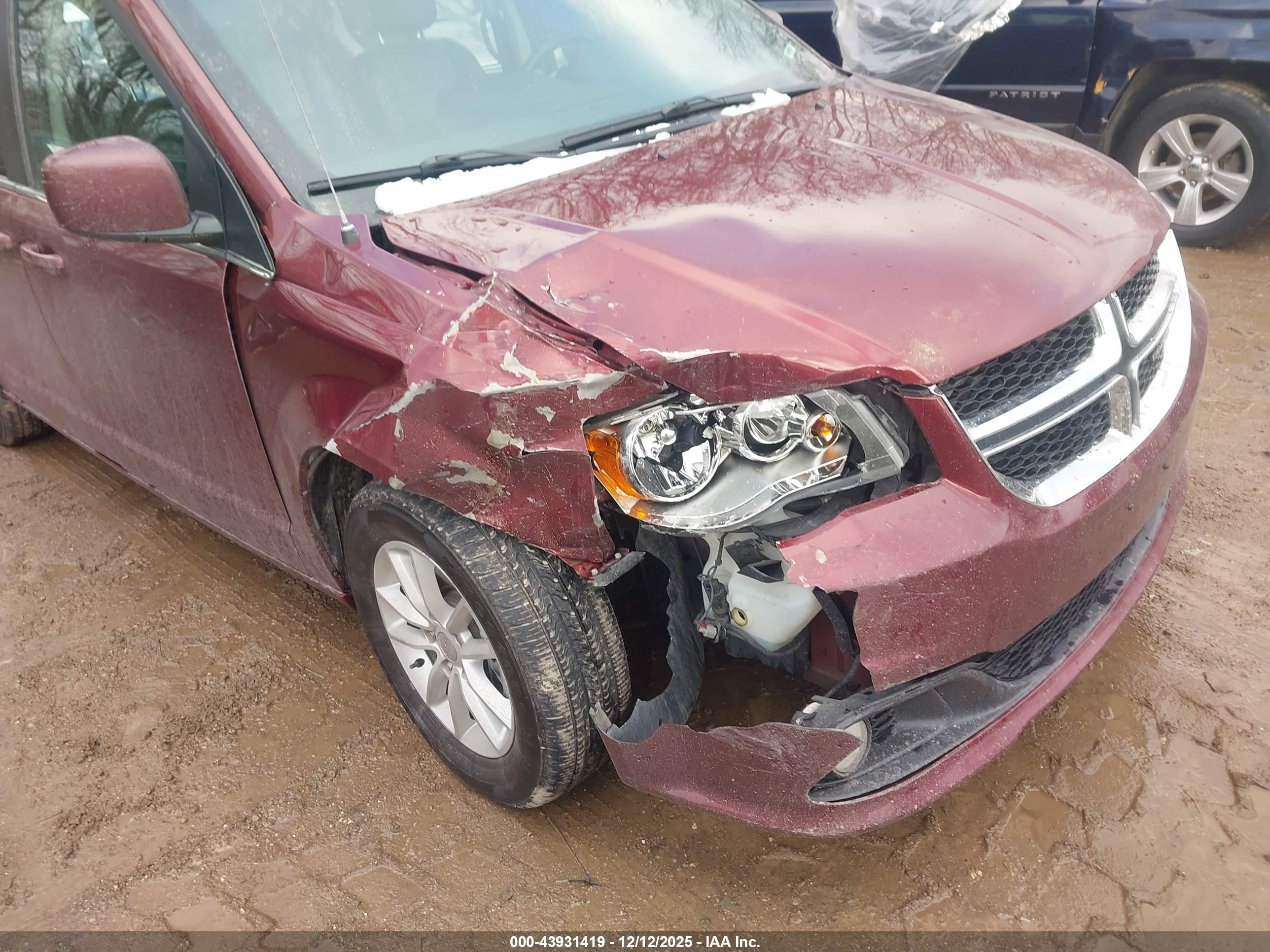 DODGE GRAND image 6