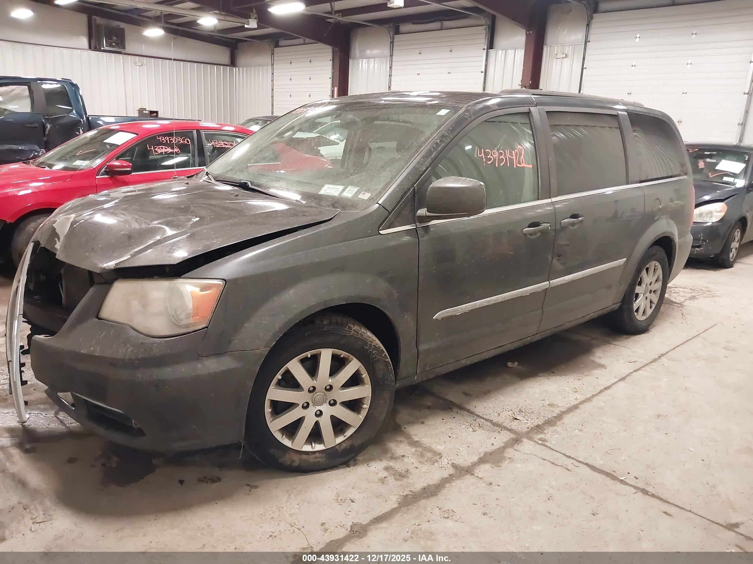 CHRYSLER TOWN image 2